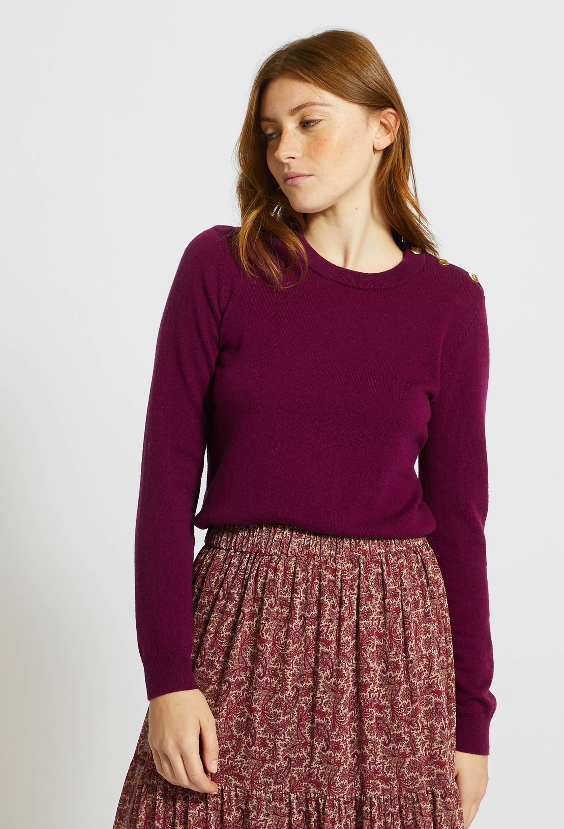 Pull col rond uni boutonn&eacute; &eacute;paule contenant de la laine et du cachemire, certifi&eacute; Oeko-Tex, Violet fonc&eacute;, large image number 0