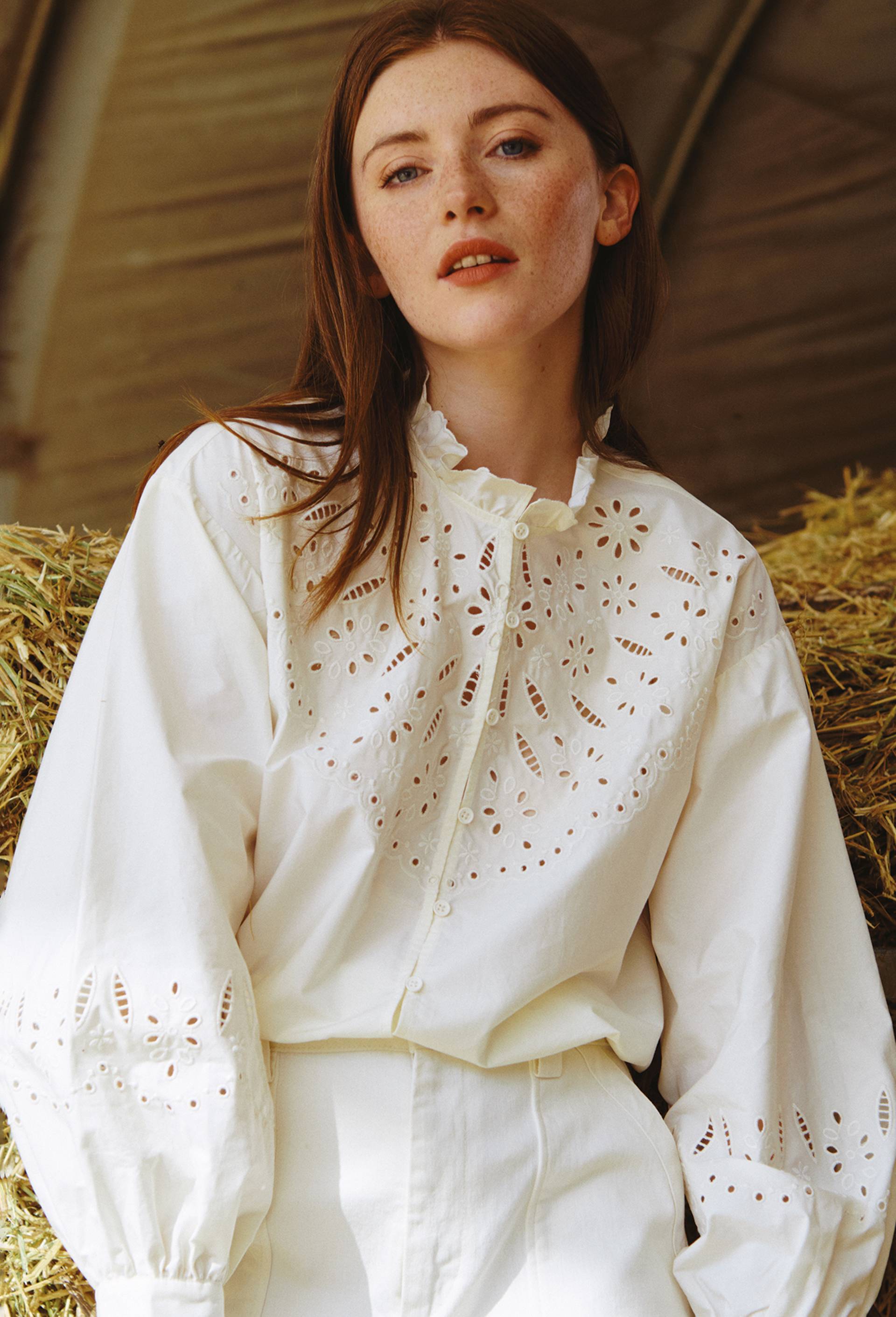 Chemise ras du cou et détail broderie, Ecru, large image number 0