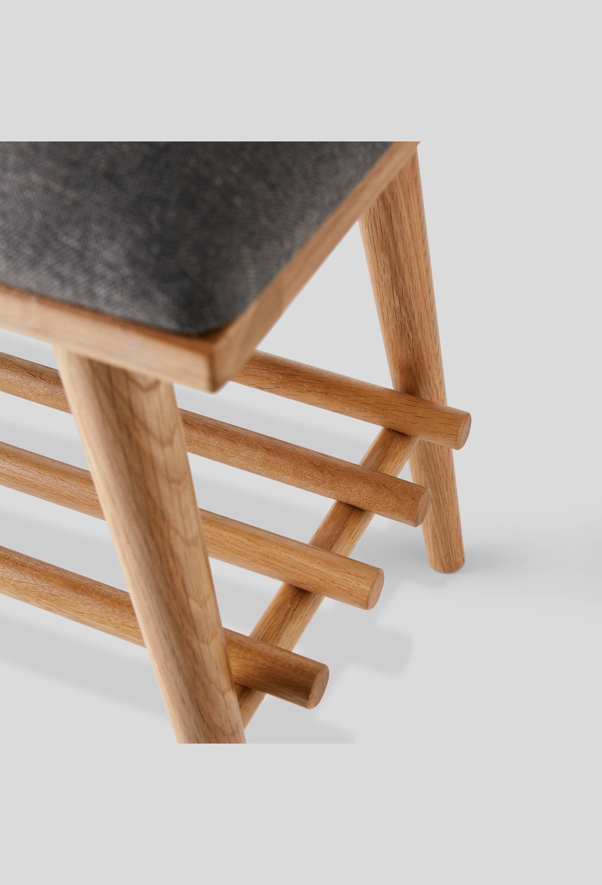Banc assise tissu, L80x35xH45cm, en bois de chêne, Gris, large image number 1