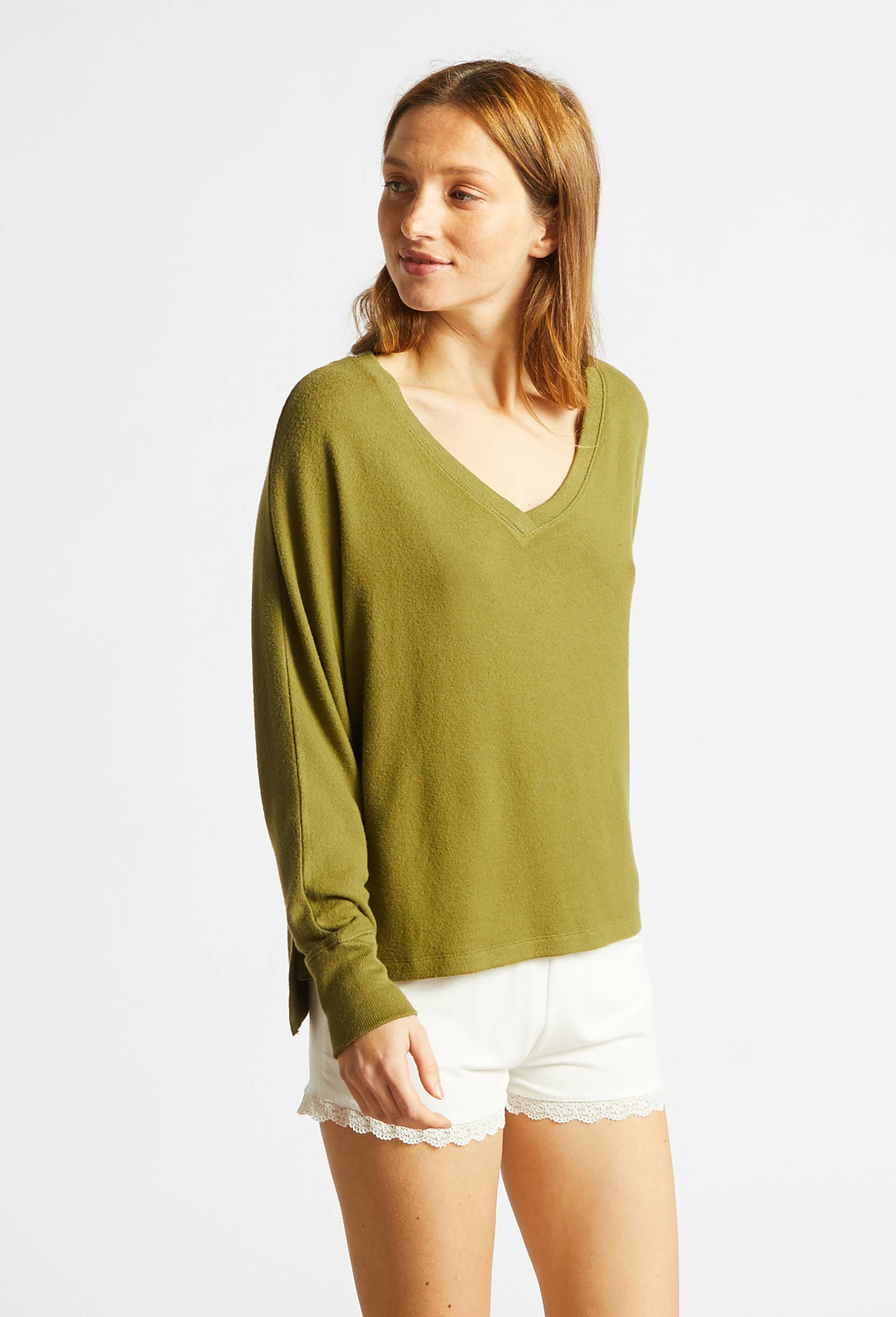 Pull large col V tout doux, Ecovero, Vert foncé, large image number 1.0