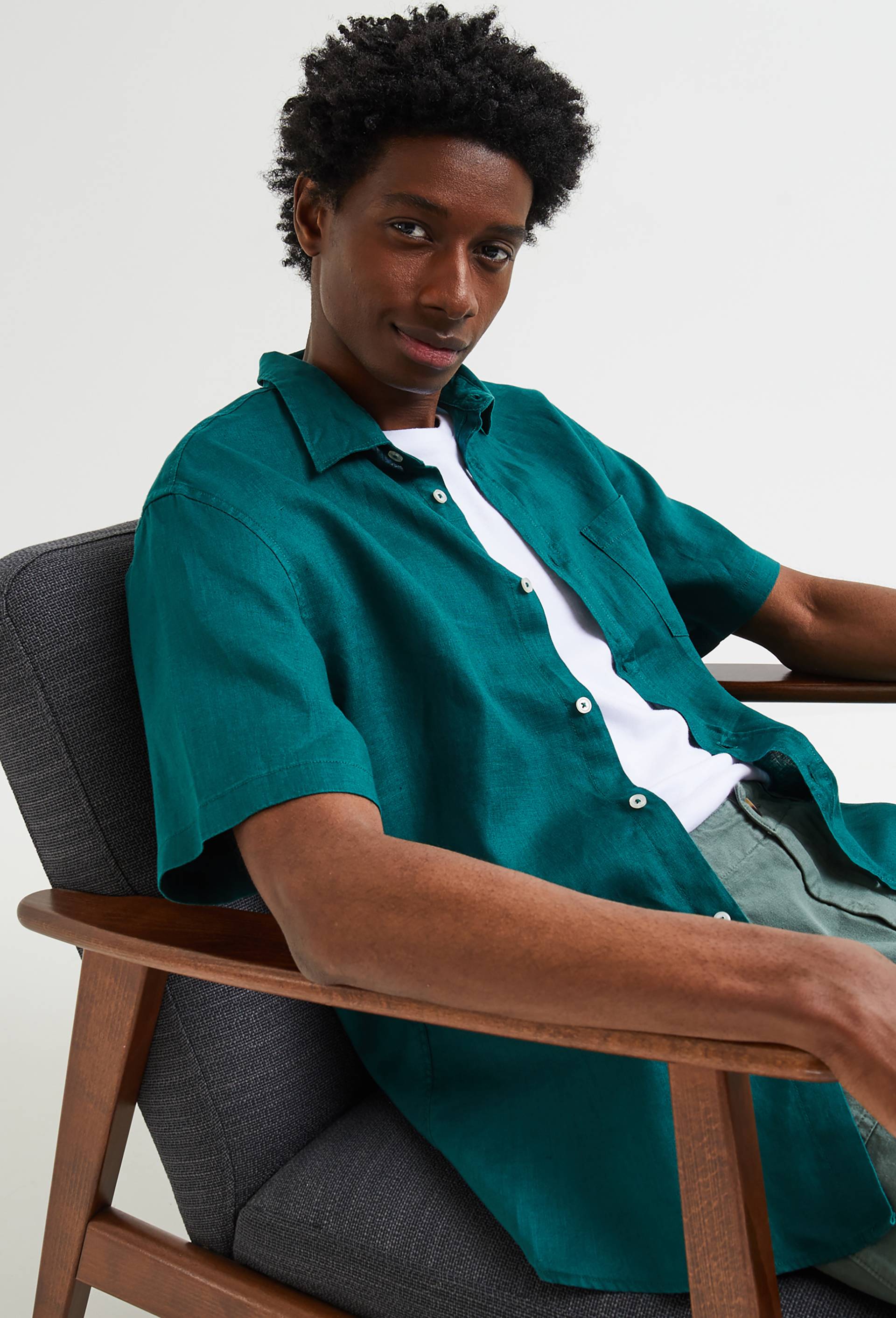 Chemise manches courtes en lin, Vert foncé, swatch image