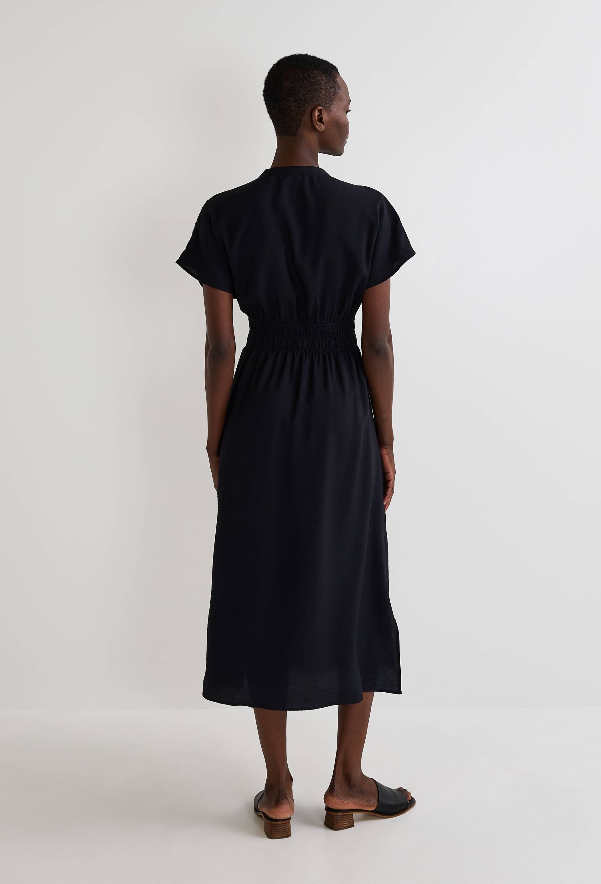Robe midi cintrée unie, Noir, large image number 1