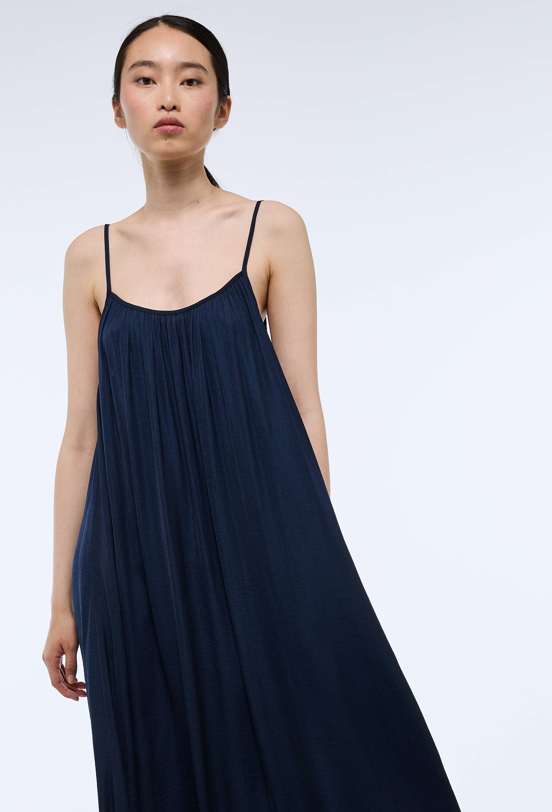 Robe ample satin&eacute;e &agrave; bretelles, Bleu fonc&eacute;, large image number 1