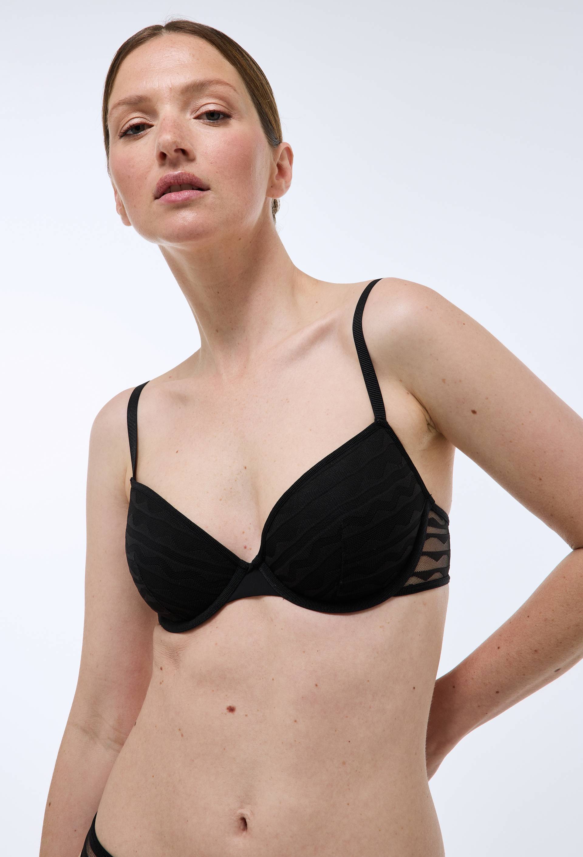 Soutien-gorge corbeille padd&eacute; FATOU en dentelle, Noir, large image number 0