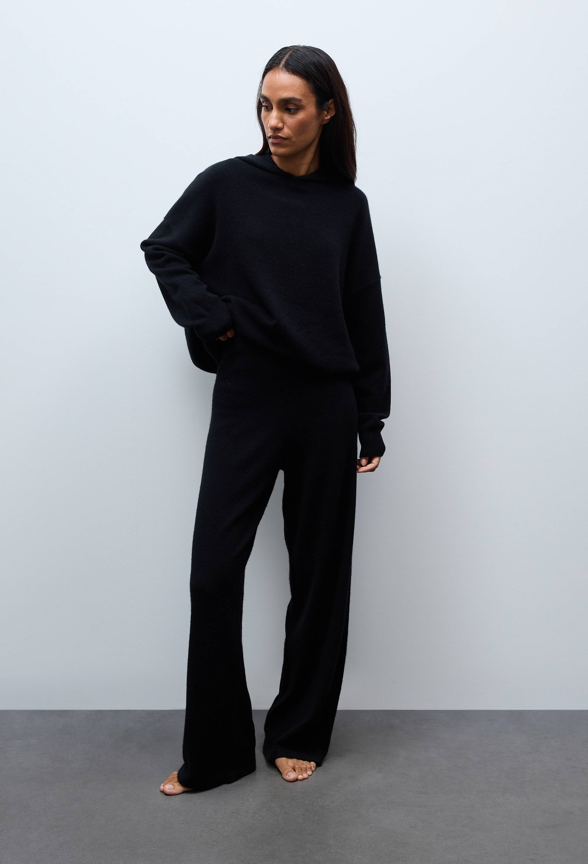 Pantalon large uni en 100% cachemire, Noir, large image number 0.0