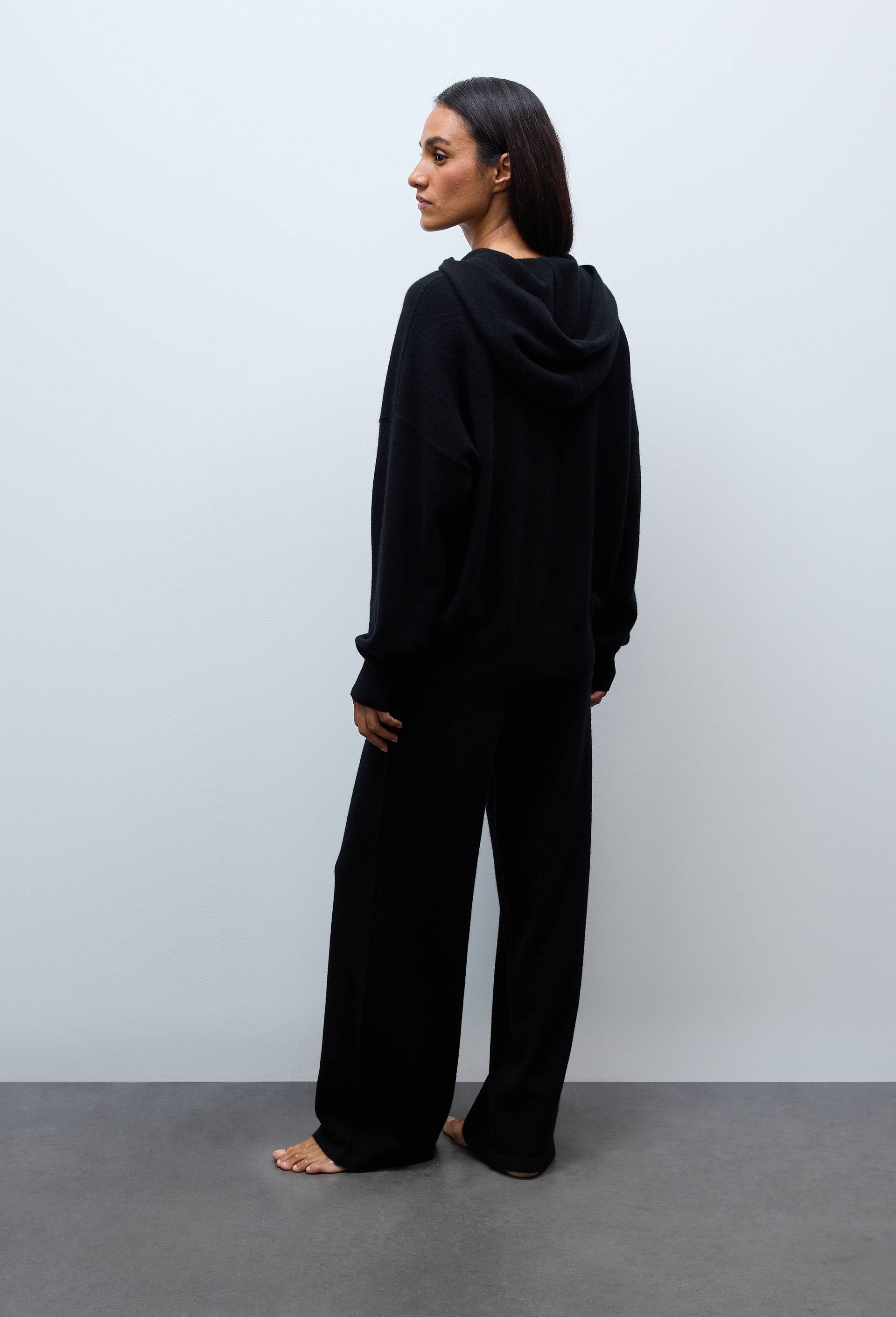 Pantalon large uni en 100% cachemire, Noir, large image number 1.0