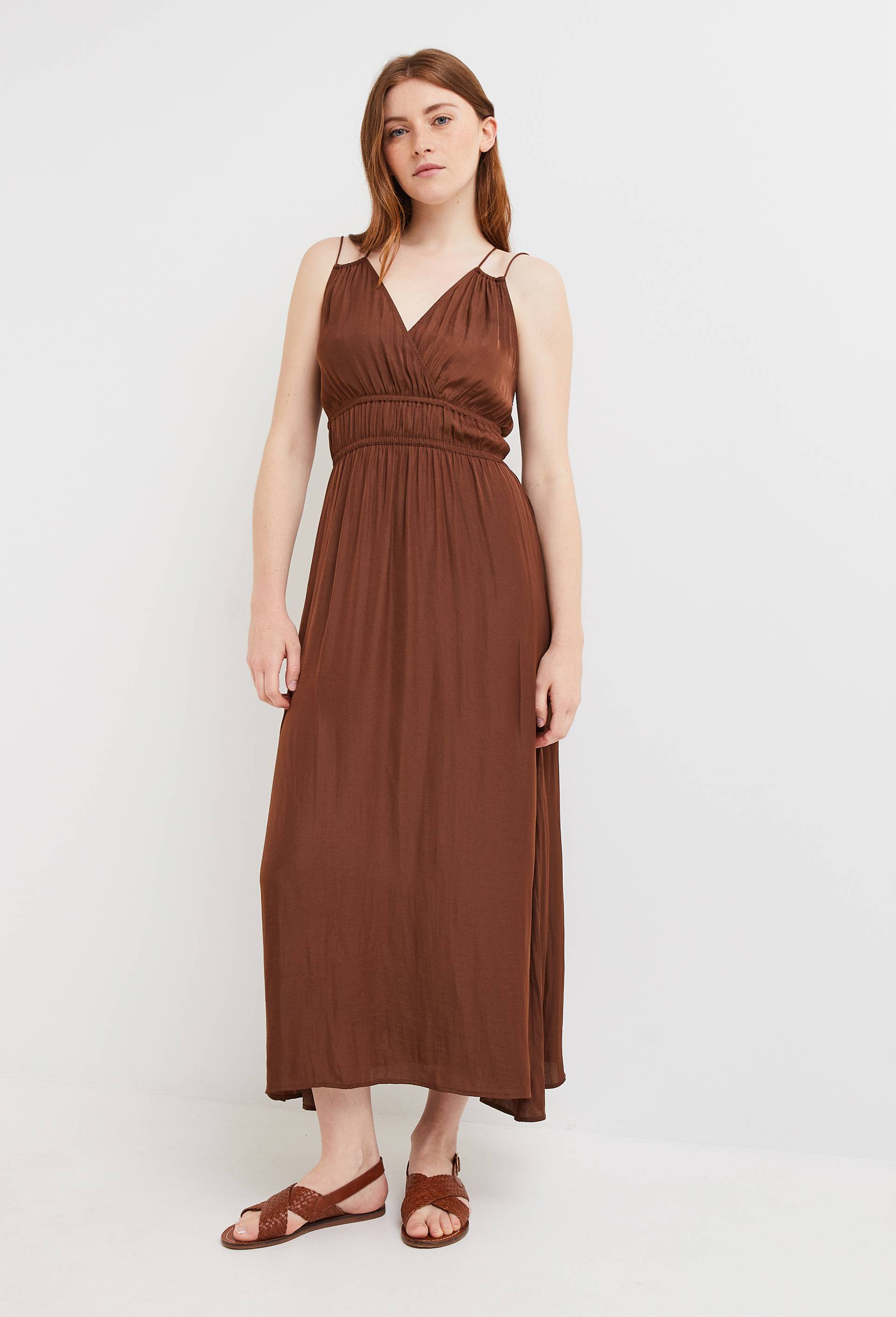 Robe midi satinée élastiquée taille, Brun, large image number 0.0