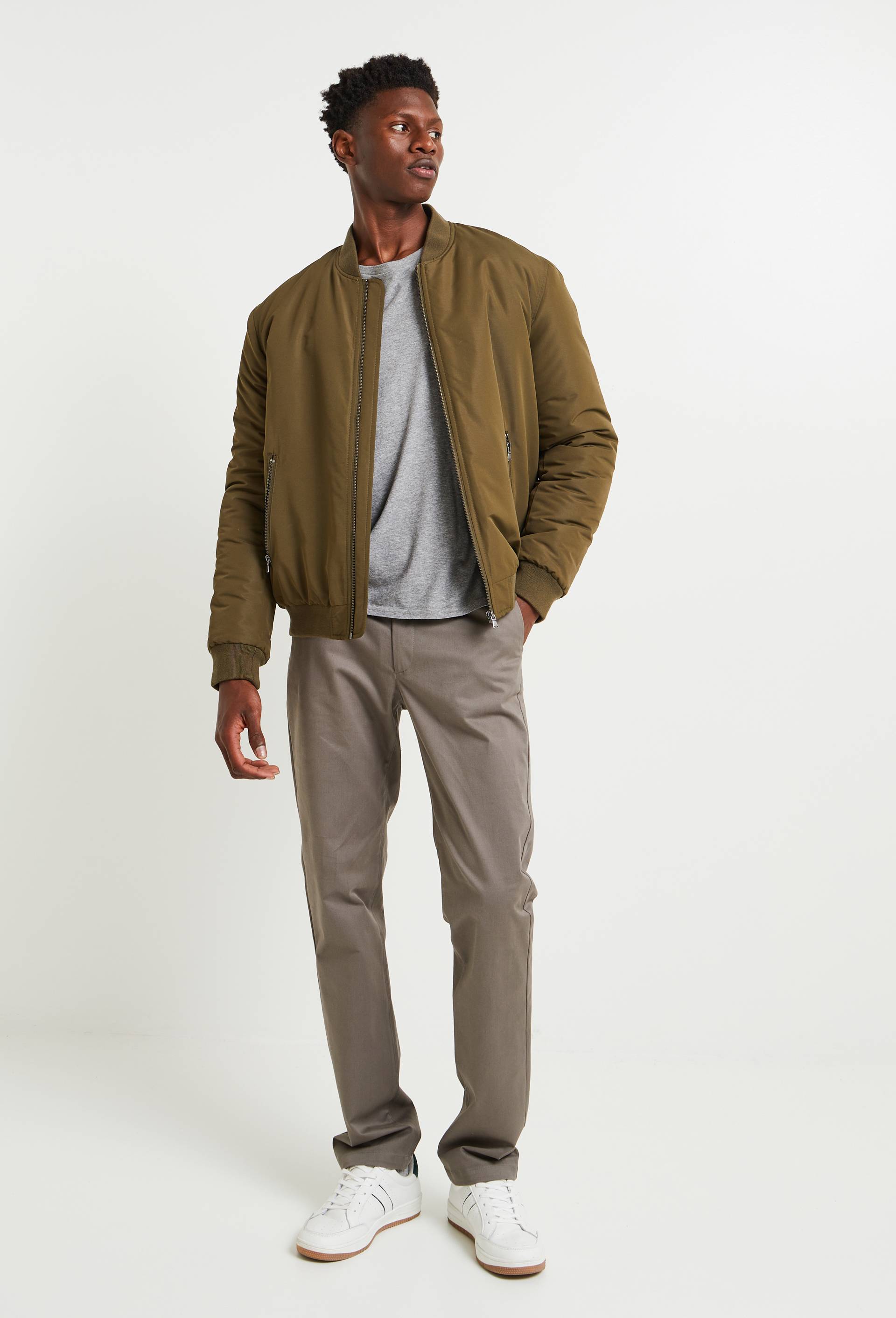 Pantalon chino straight en coton, Gris, large image number 0.0