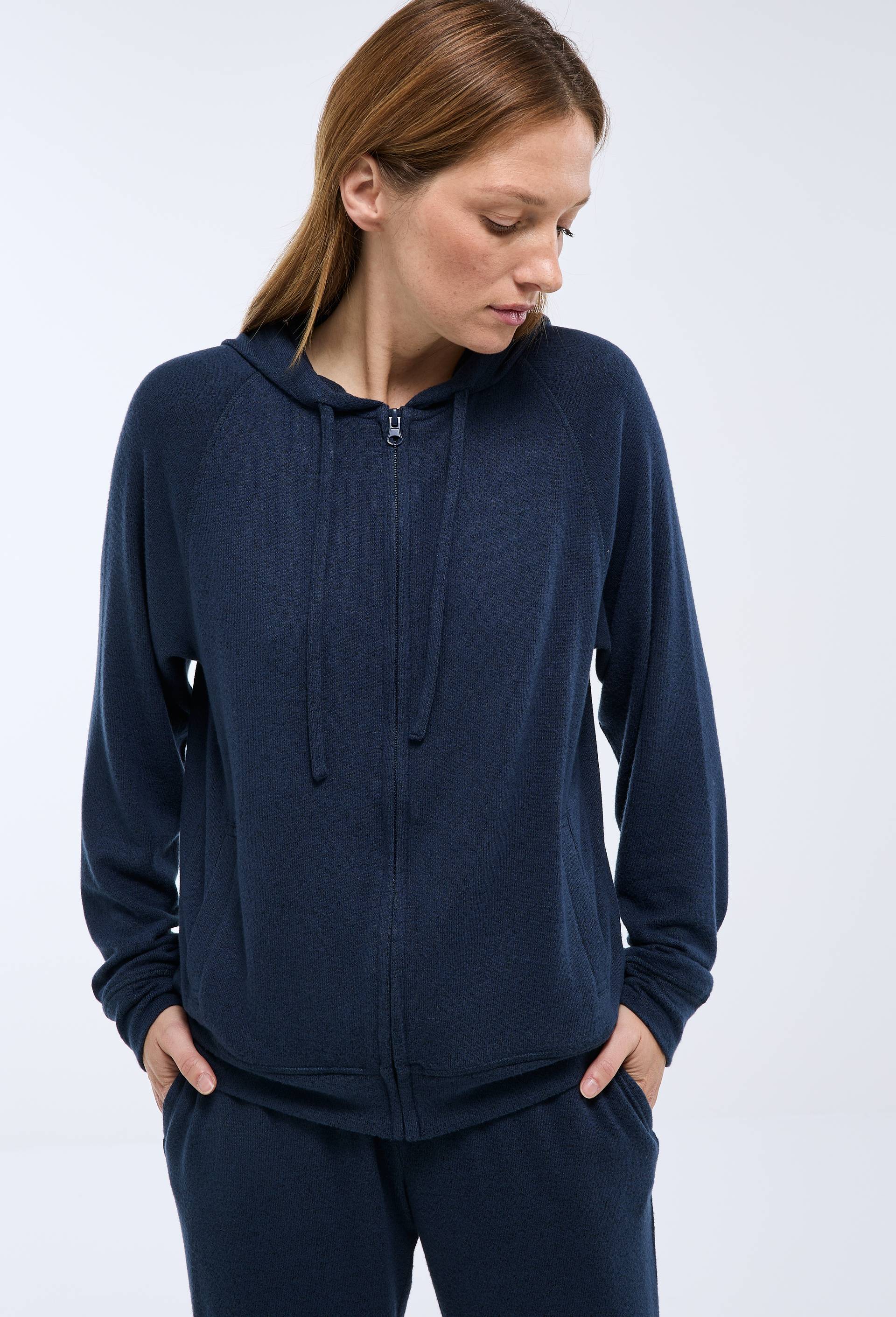 Sweat zipp&eacute; &agrave; capuche doux et l&eacute;ger, Bleu fonc&eacute;, large image number 0