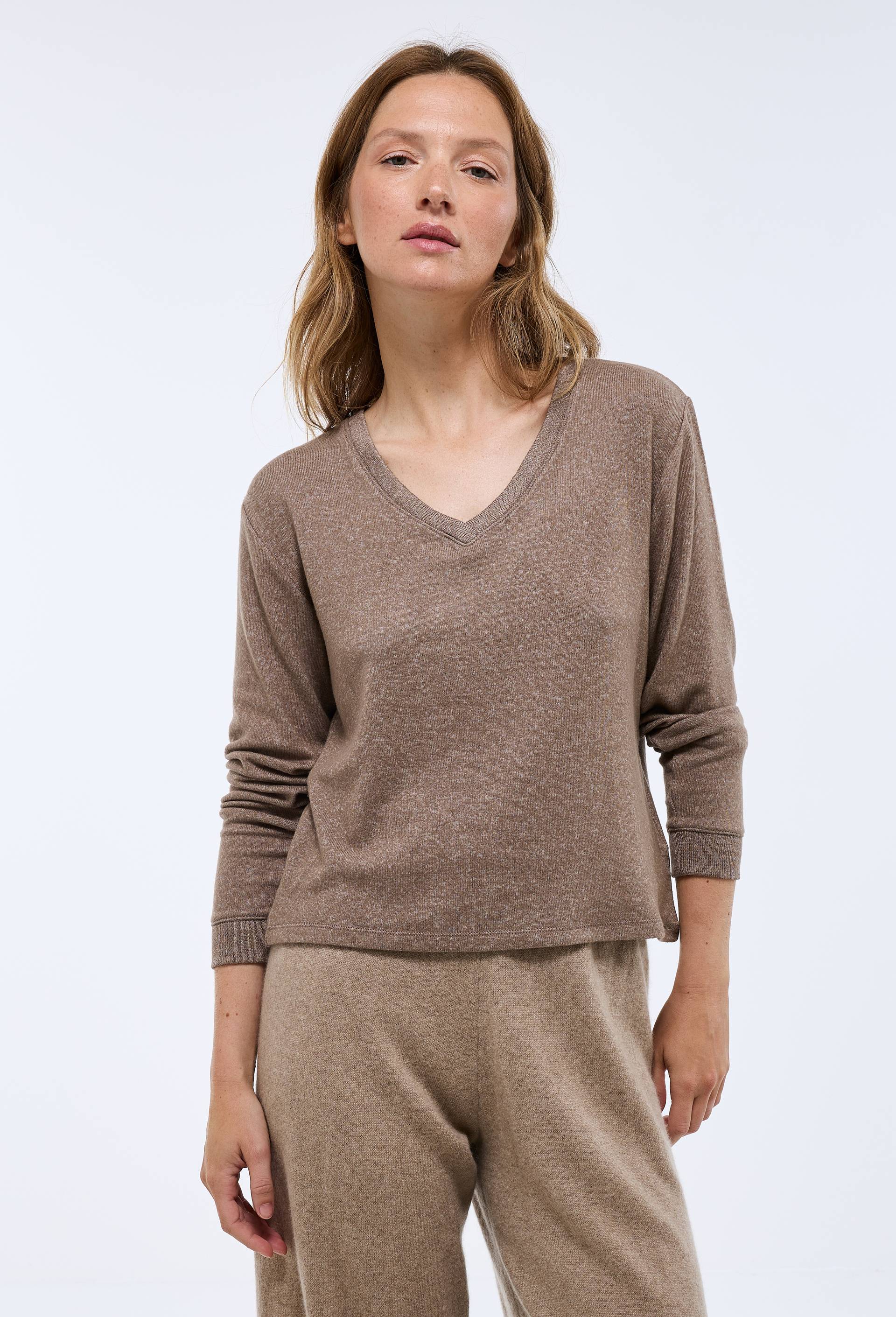 Pull col V uni doux et l&eacute;ger, Beige, large image number 0