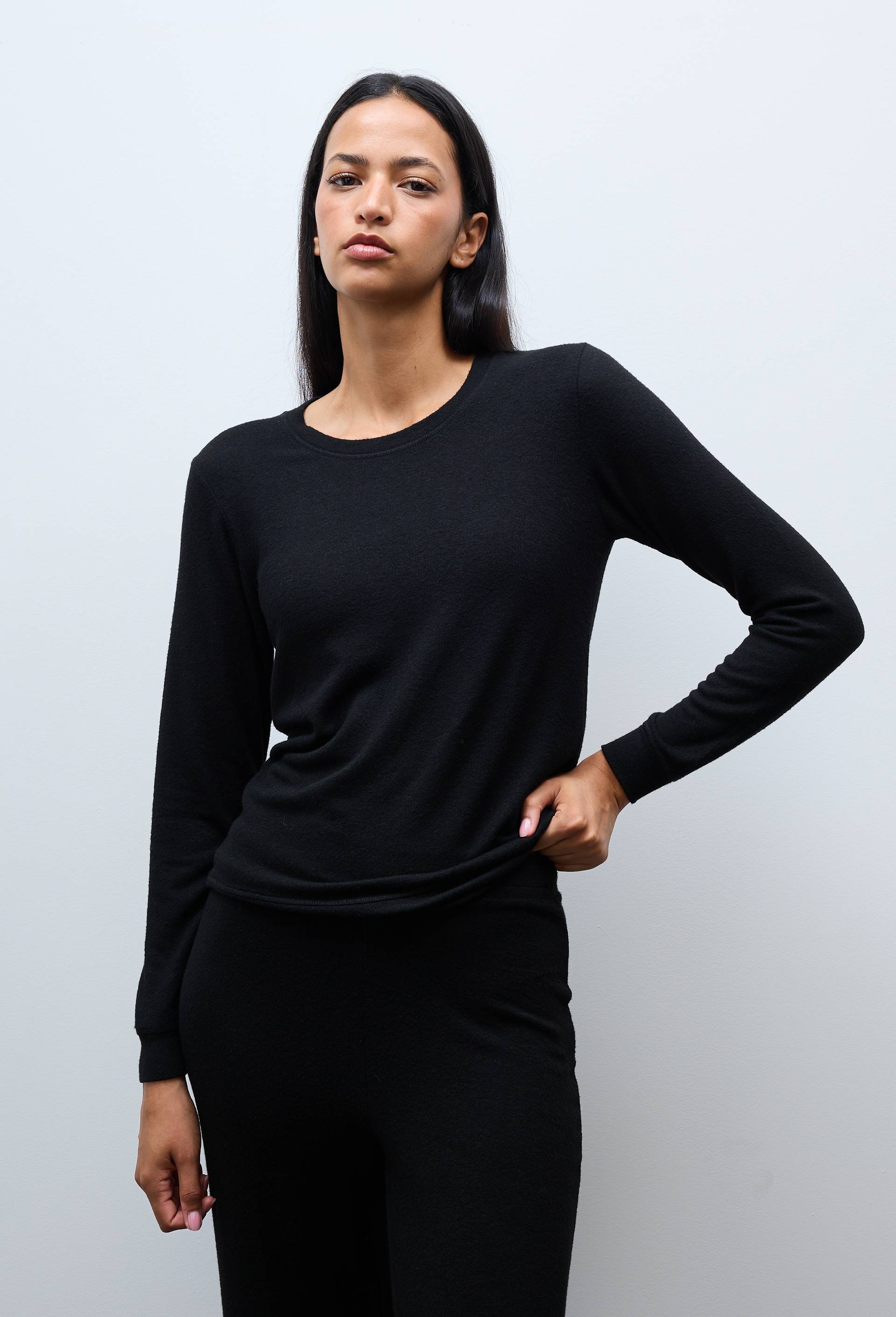 Pull col rond uni doux et l&eacute;ger, Noir, swatch image