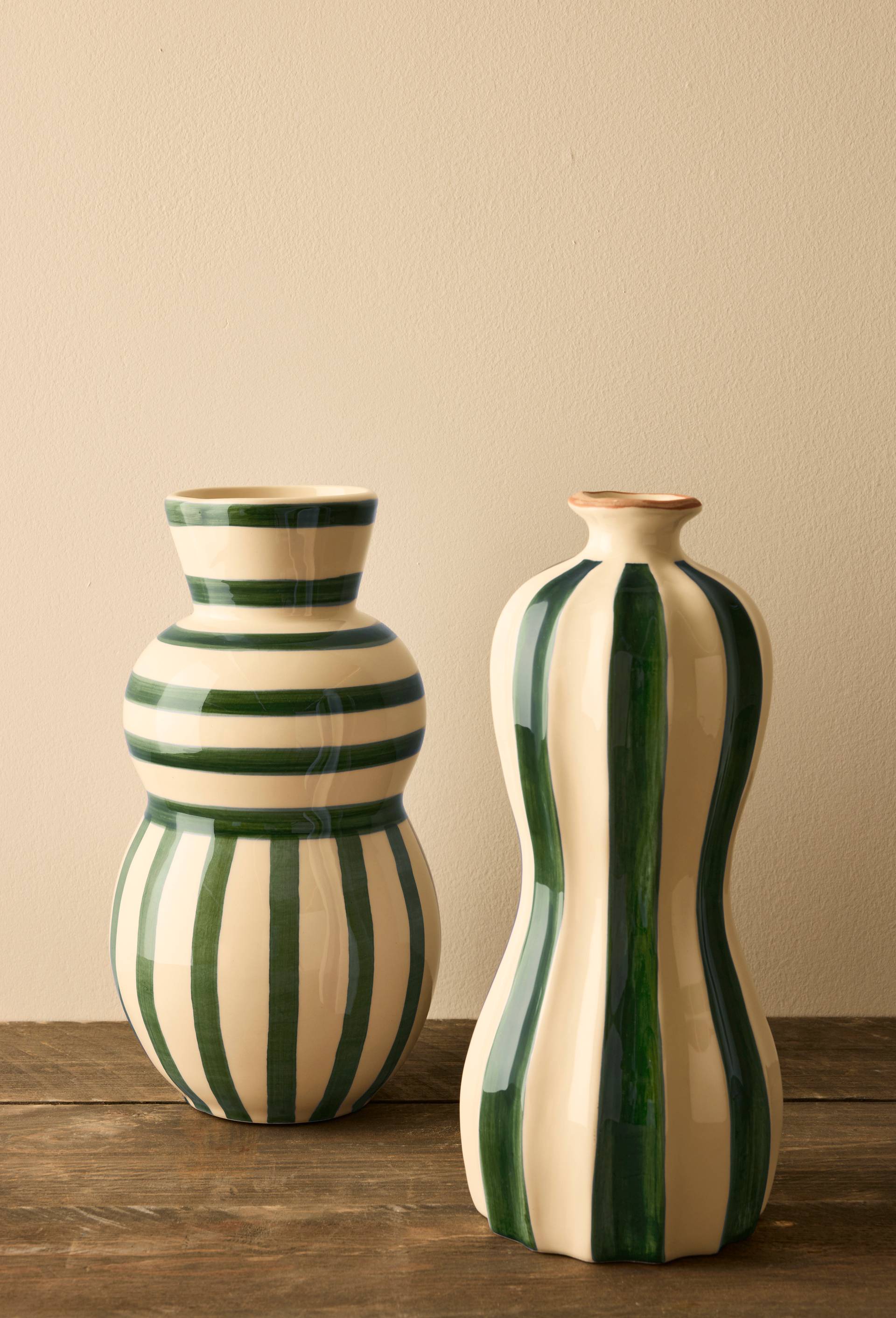Vase &eacute;troit ray&eacute;, 13x33cm, en fa&iuml;ence, Vert fonc&eacute;, large image number 2.0