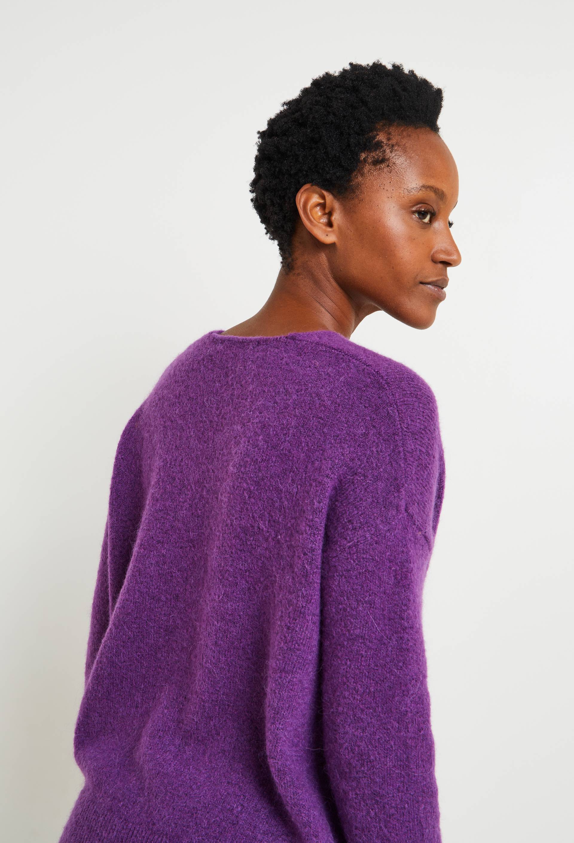 Pull col V uni contenant de l'alpaga, certifié Oeko-Tex, Violet, large image number 1