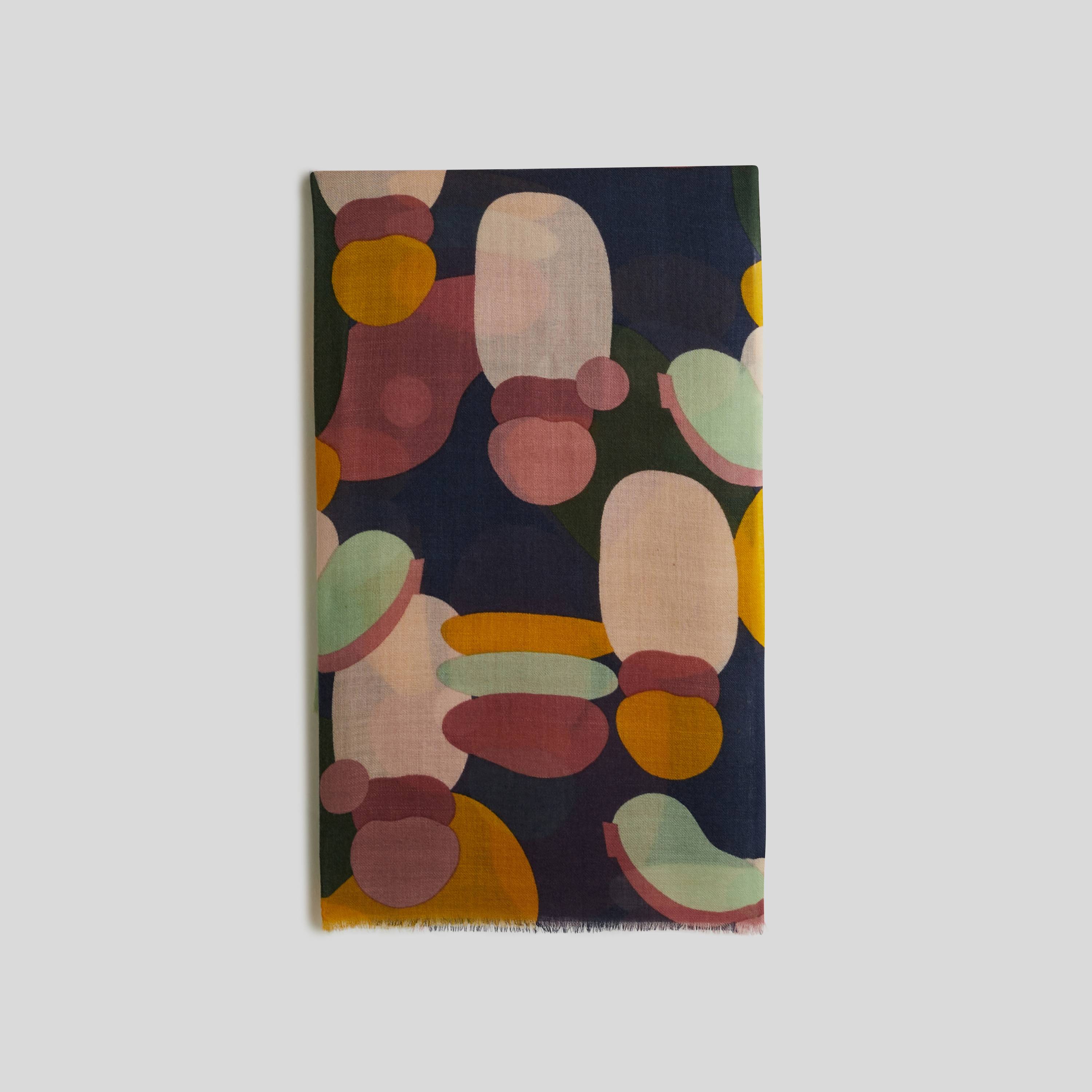 Etole imprimée en laine, certifiée bien être animal, Bleu foncé, large image number 1