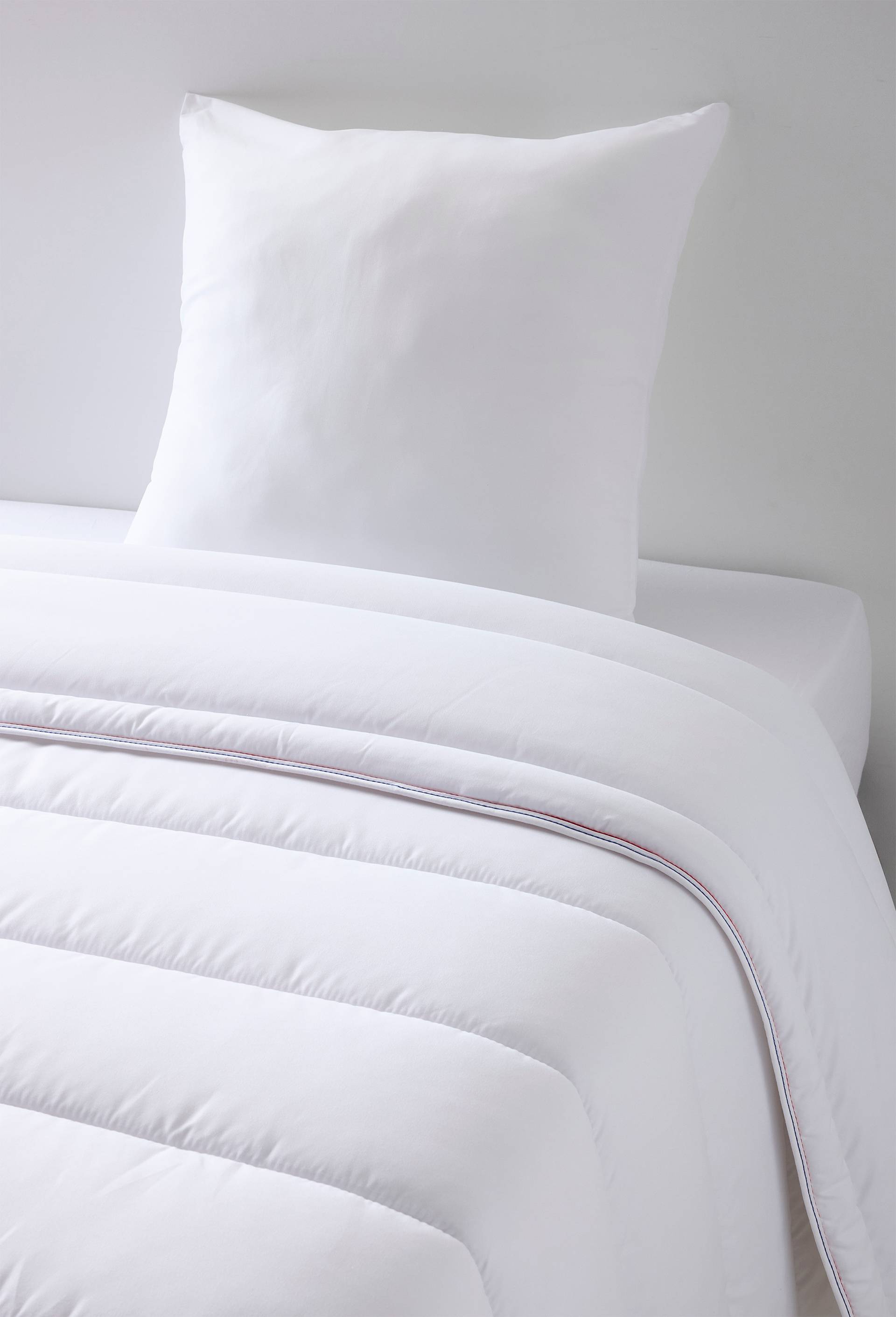 Couette Hygi&egrave;ne +  220x240cm lavable &agrave; 95&deg;, Blanc, large image number 0