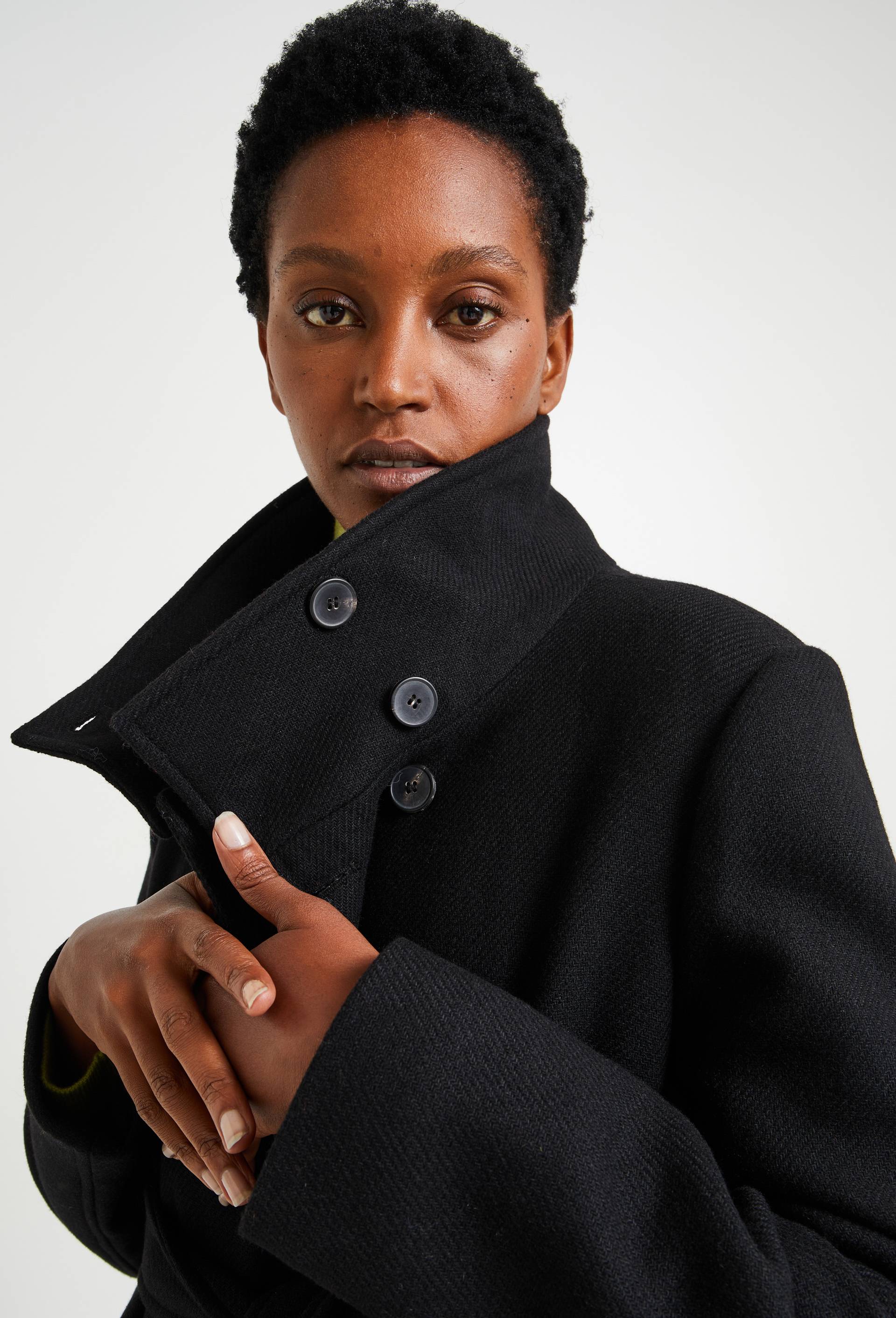 Manteau long col montant ceintur&eacute; contenant de la laine, Noir, large image number 0