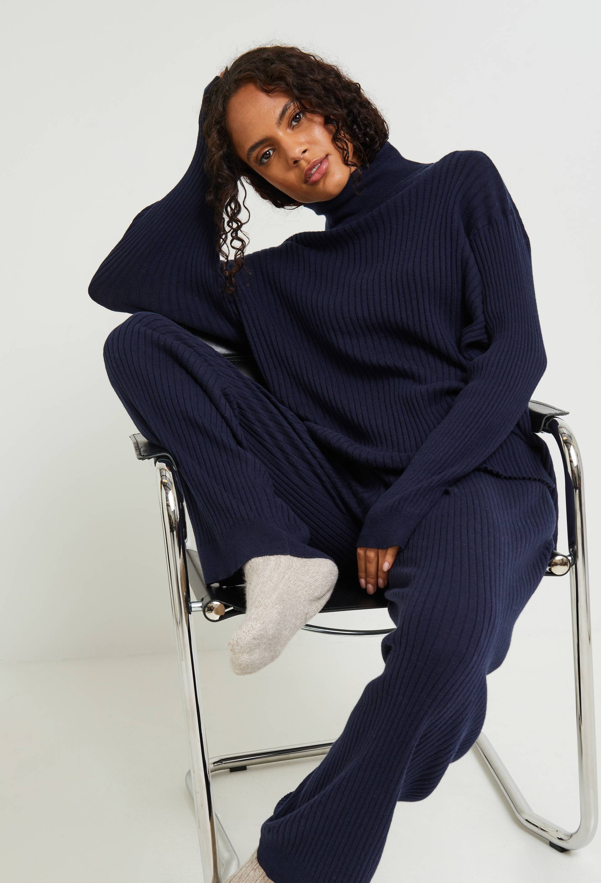 Pull col montant en maille coton cachemire, Bleu foncé, swatch image