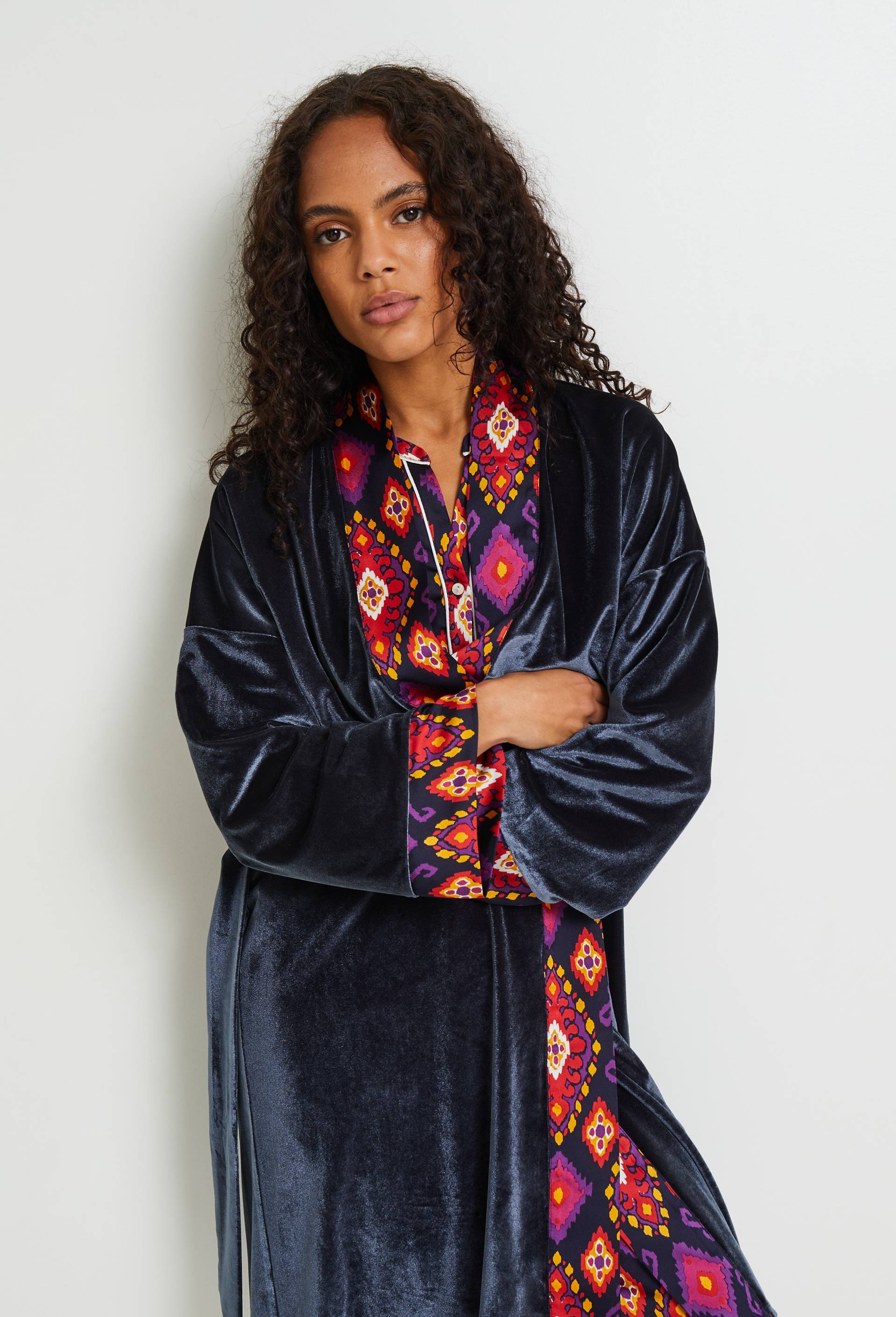 Kimono imprimé en satin avec intérieur velours, Bleu foncé, large image number 0.0