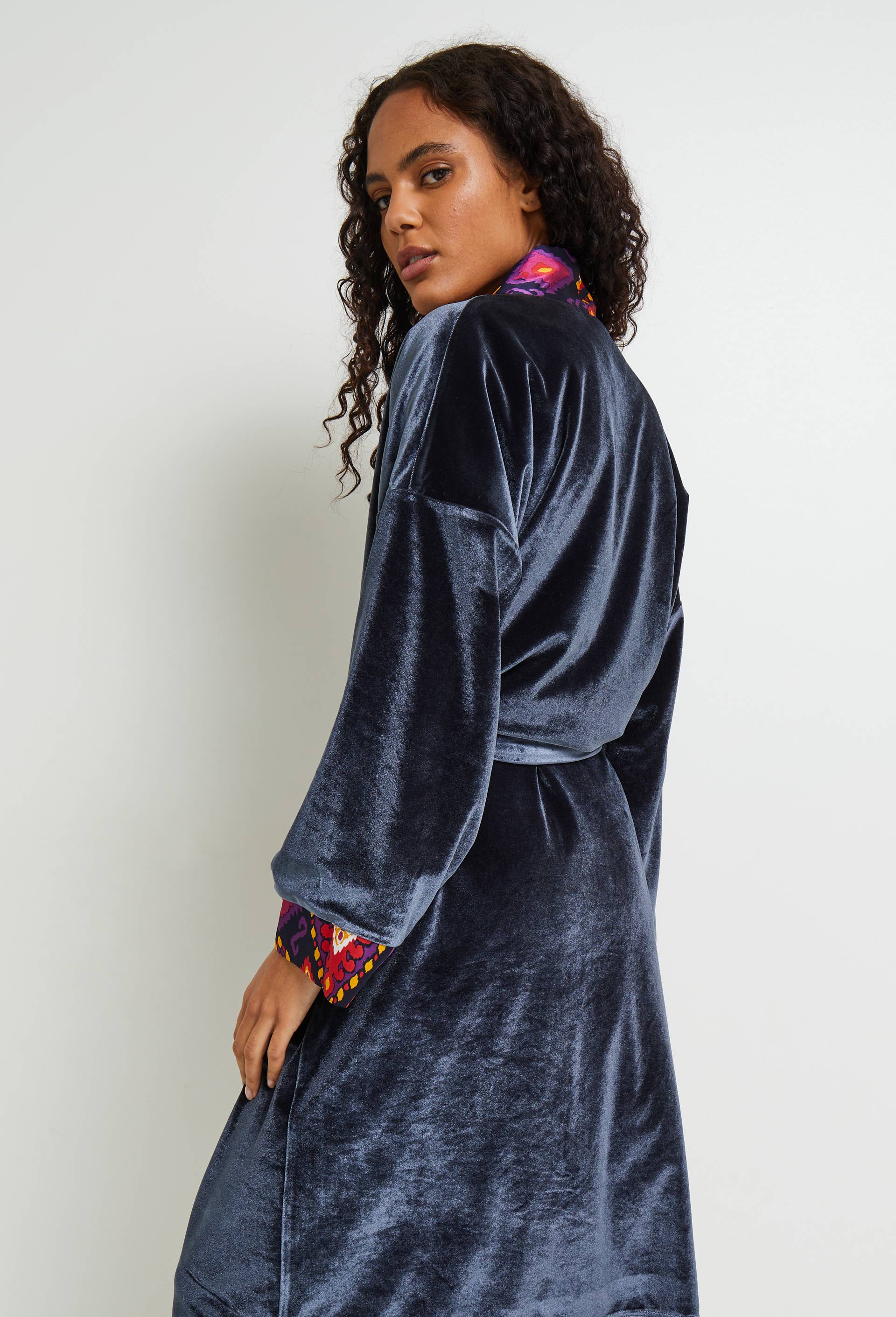 Kimono imprimé en satin avec intérieur velours, Bleu foncé, large image number 1.0