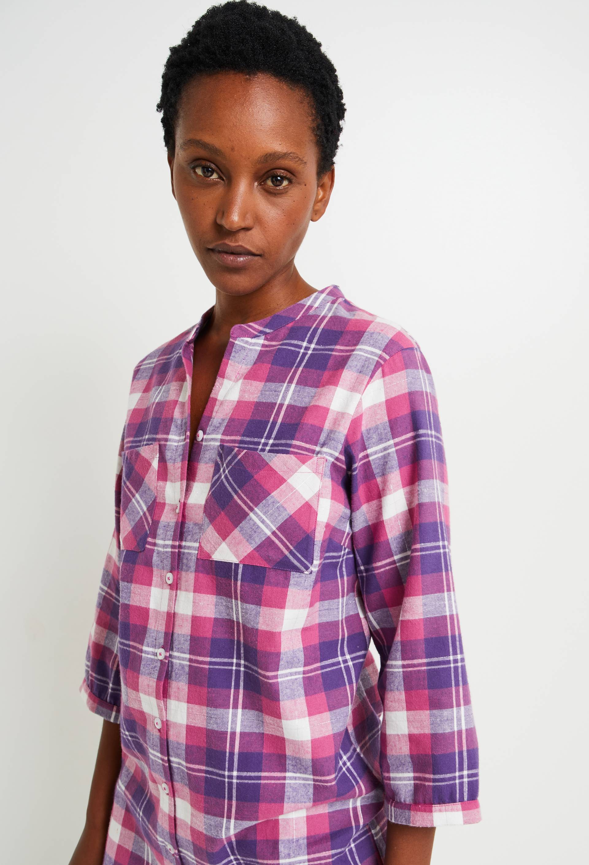 Chemise de nuit à carreaux en flanelle contenant du coton BIO, Violet, large image number 0
