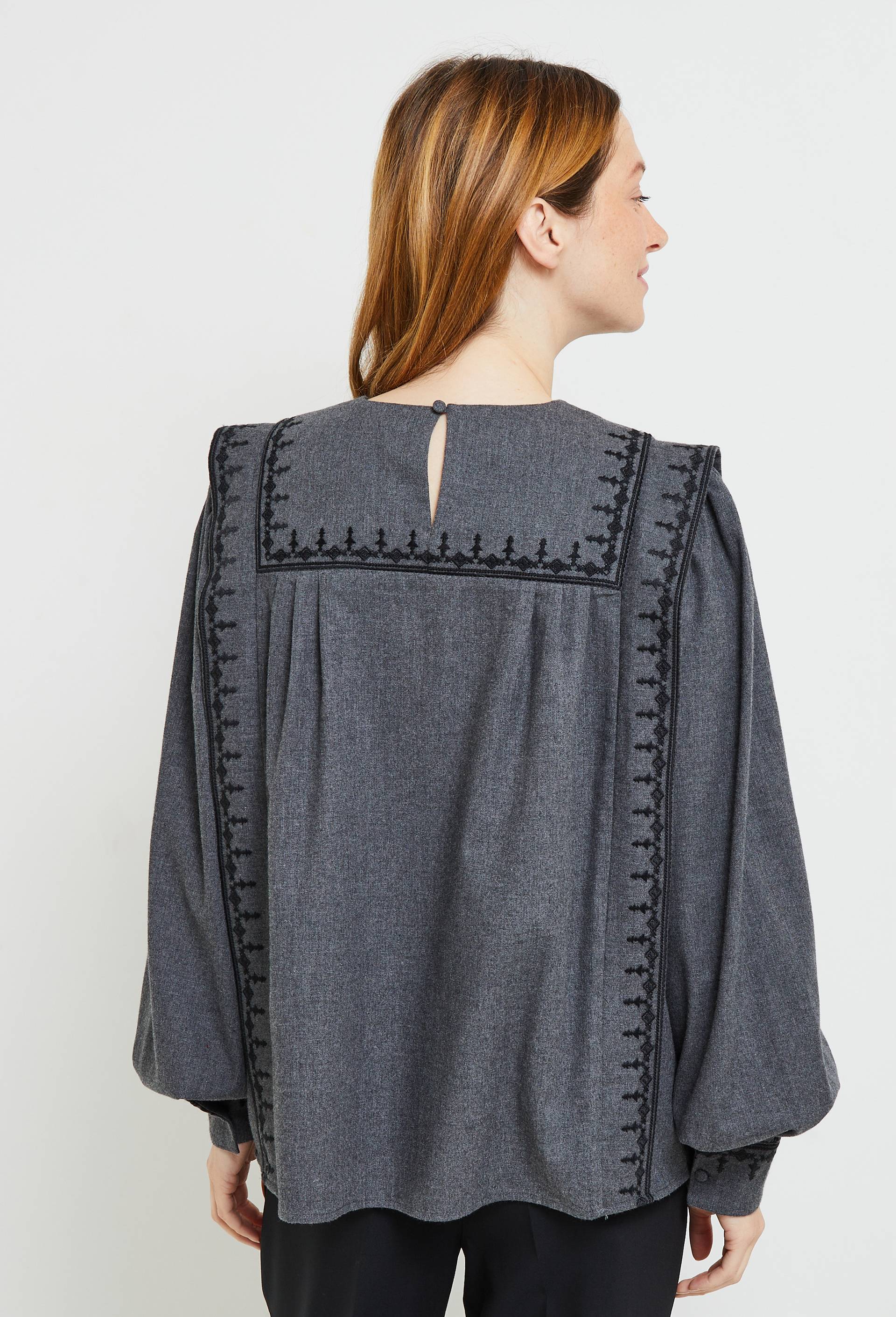 Top uni avec détails de broderie, certifié Oeko-Tex, Gris, large image number 1.0