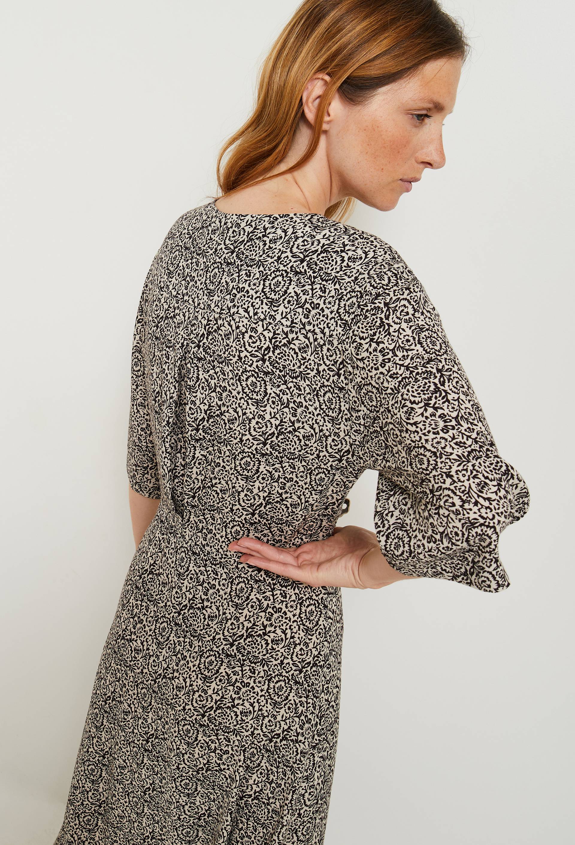 Robe midi cintrée imprimée, certifié Oeko-Tex, Beige clair, large image number 1.0
