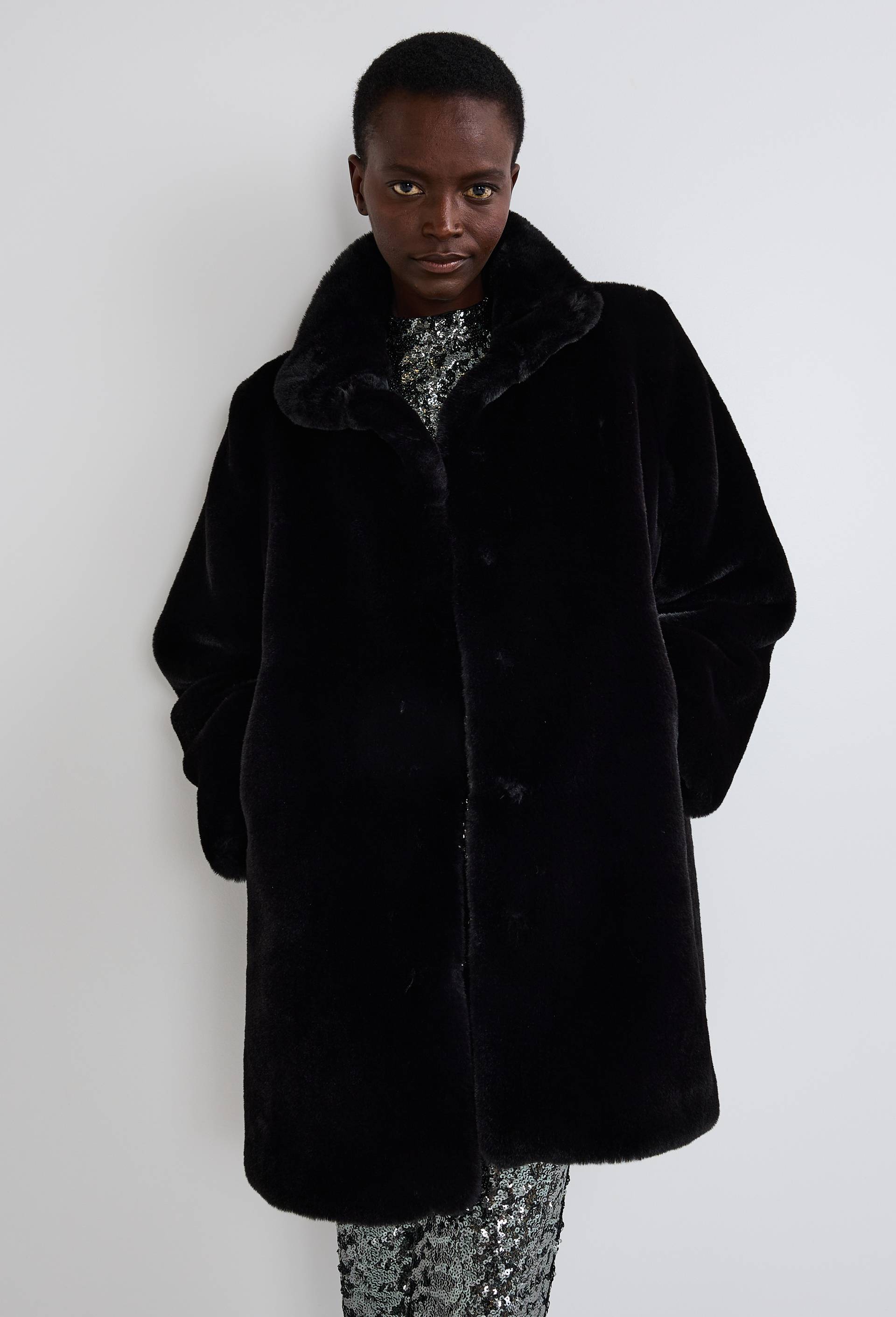 Manteau en fausse fourrure, Noir, large image number 1