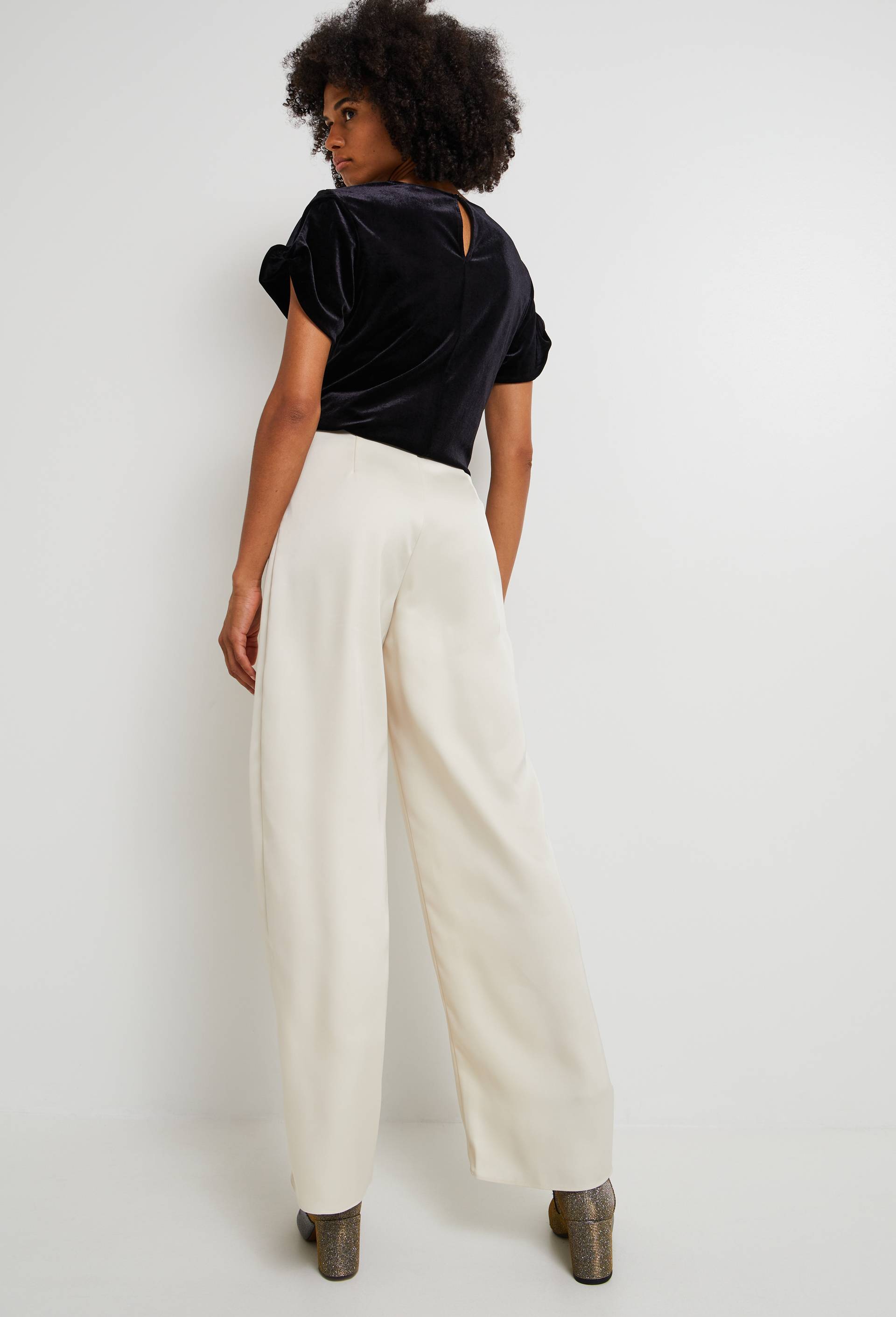 Pantalon large satin&eacute;, certifi&eacute; Oeko-Tex, Ecru, large image number 1