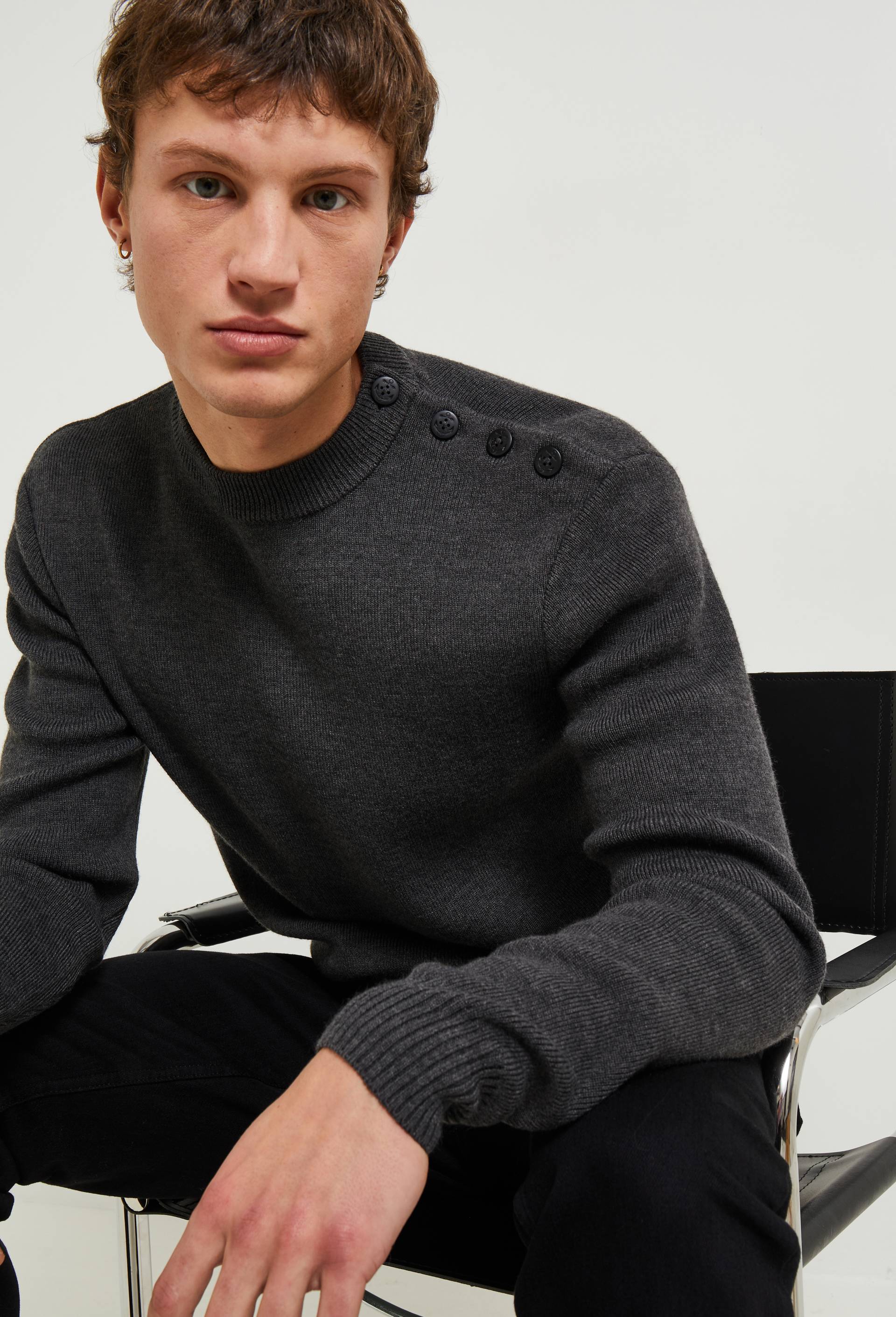 Pull col rond boutonné contenant de la laine, Gris foncé, swatch image