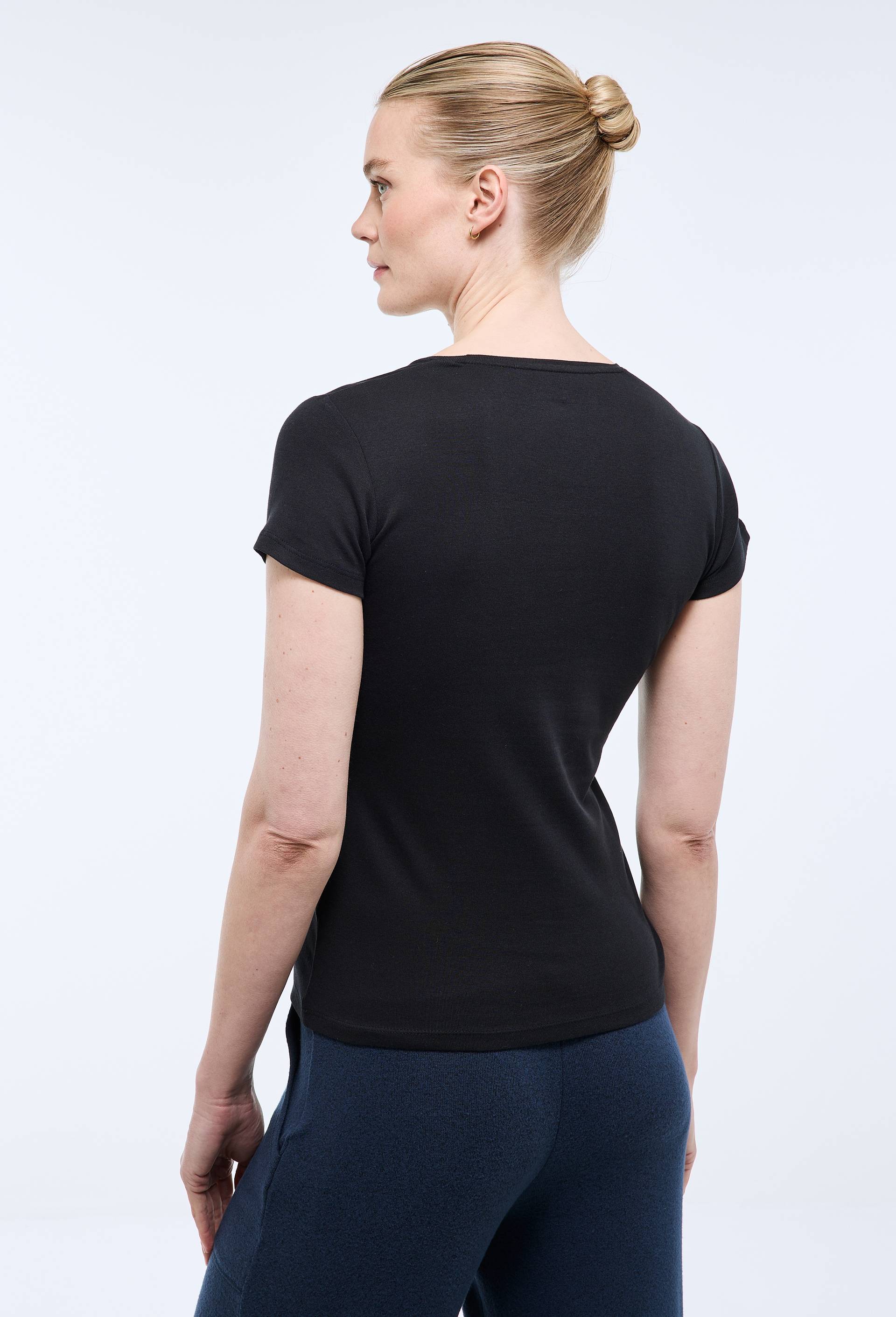 T-shirt col V uni en coton BIO GOTS, Noir, large image number 1