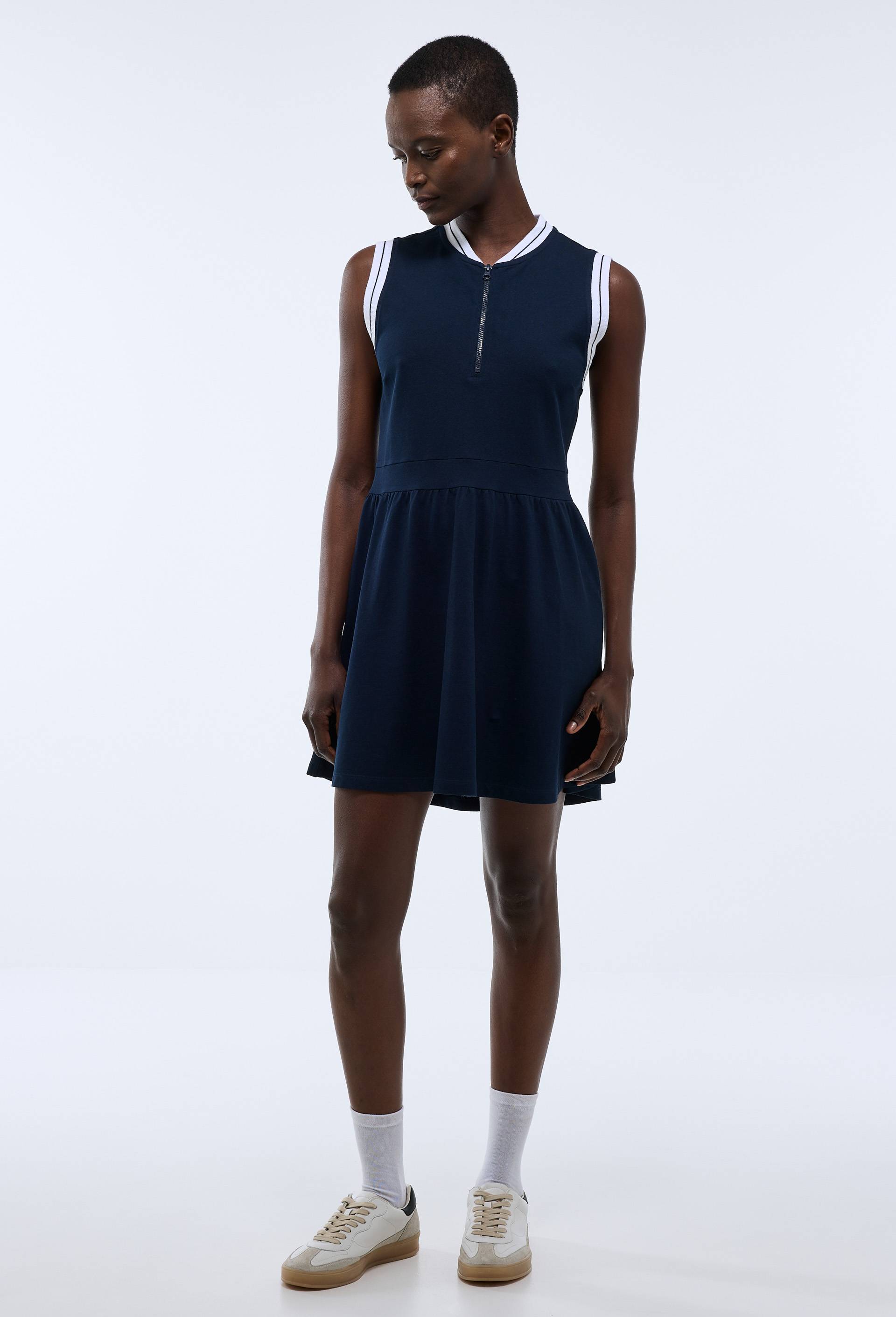 Robe polo sans manches unie en coton BIO, Bleu foncé, swatch image