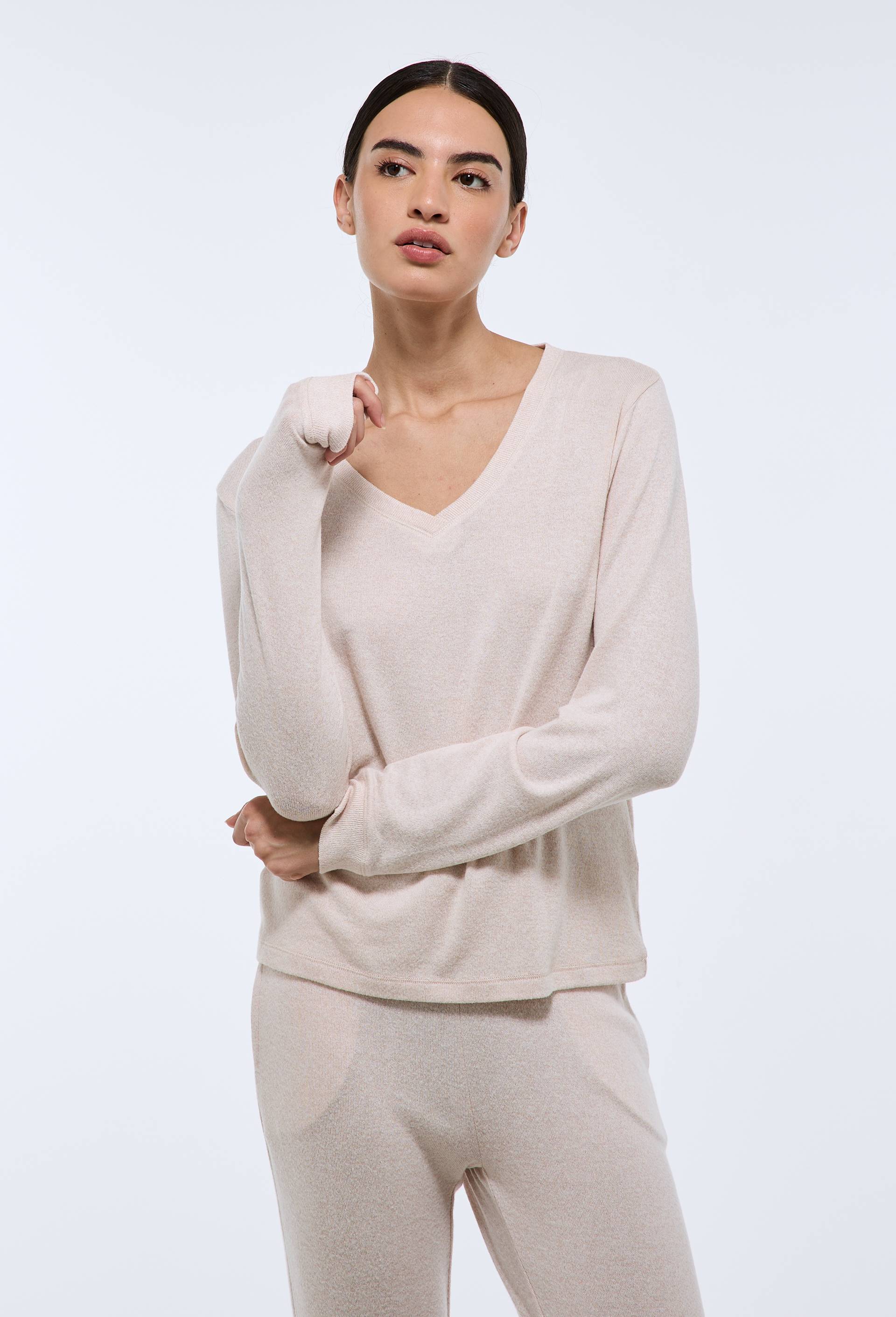 Pull col V uni doux et l&eacute;ger, Beige, large image number 0