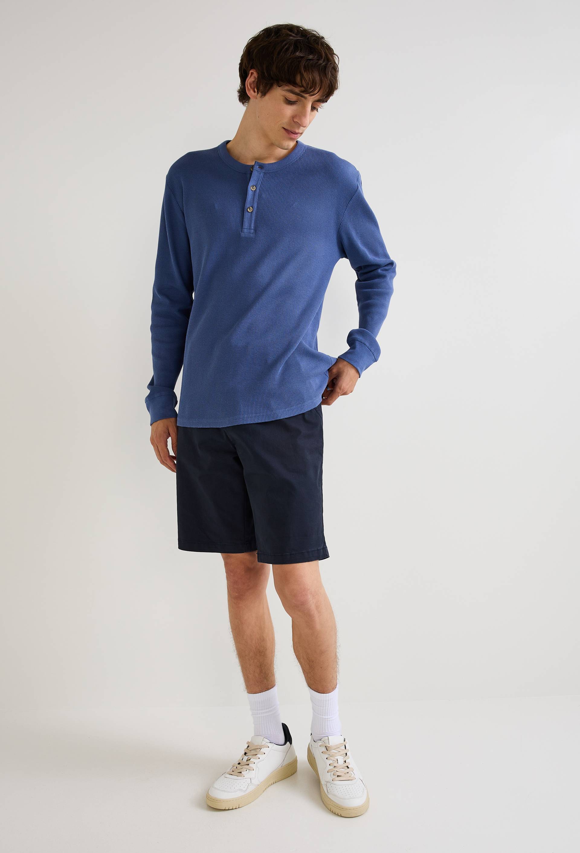 T-shirt col tunisien manches longues gaufr&eacute; en coton BIO GOTS, Bleu, large image number 0