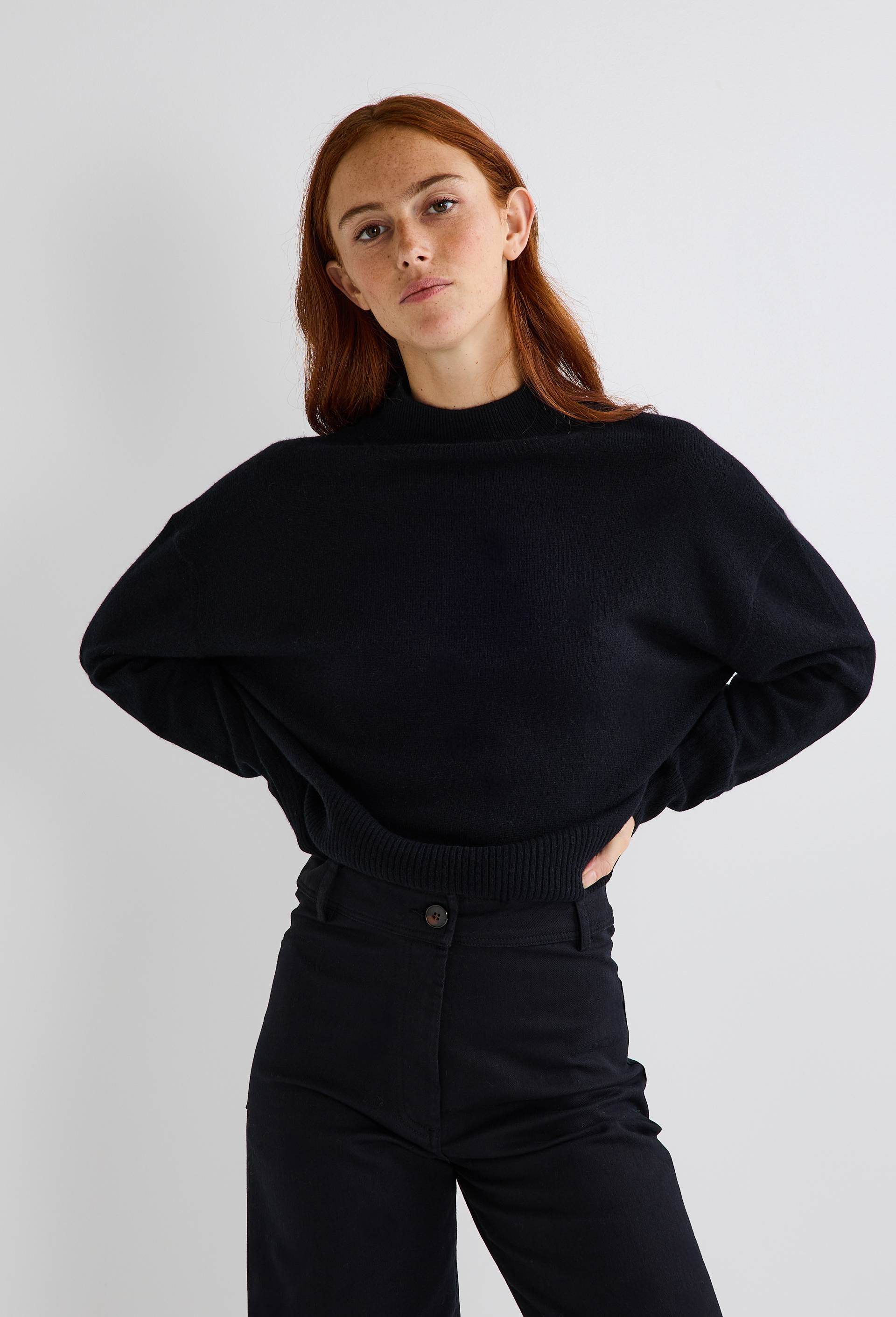 Pull uni court col montant en 100% cachemire, Noir, large image number 0