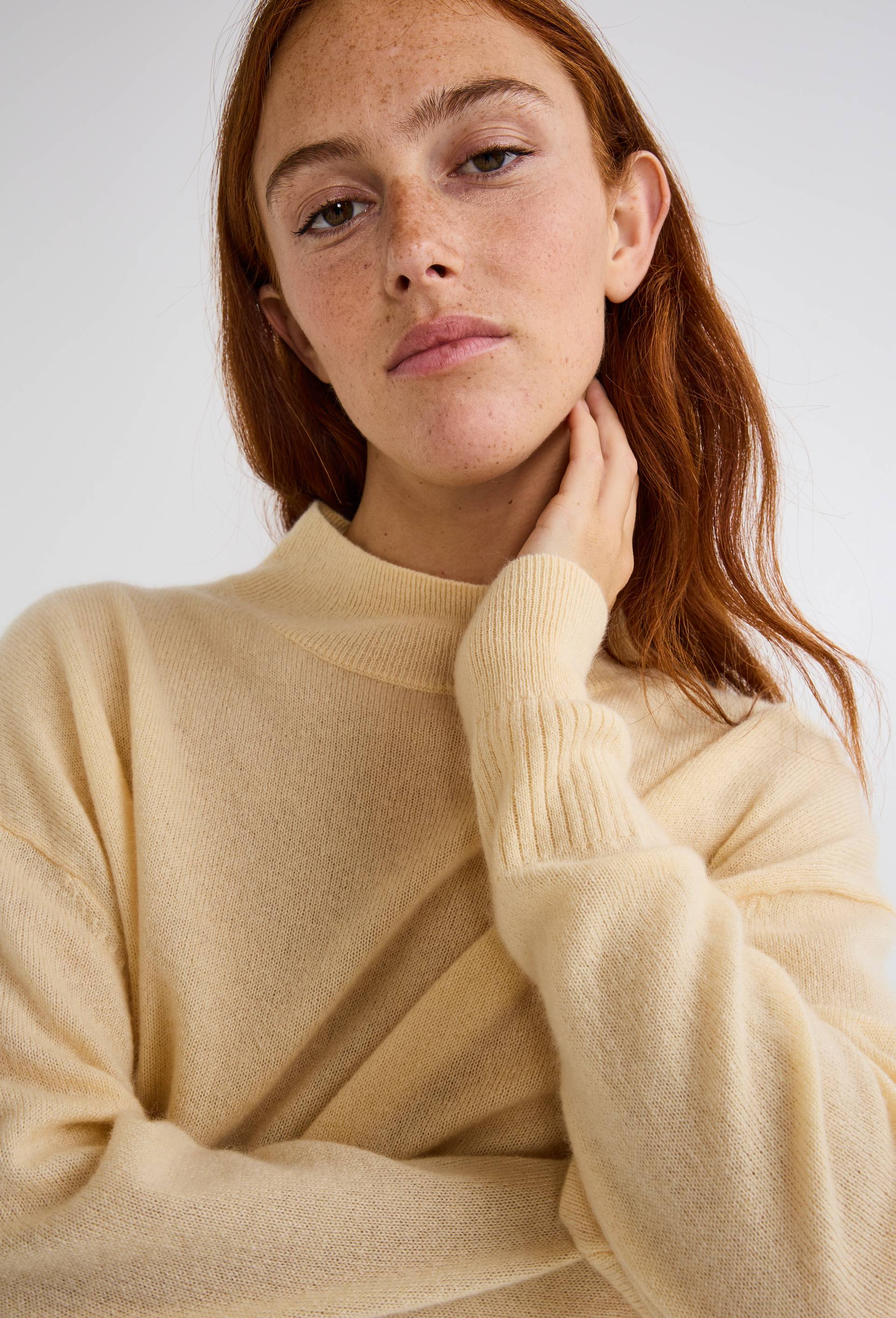 Pull uni court col montant en 100% cachemire, Jaune clair, large image number 0