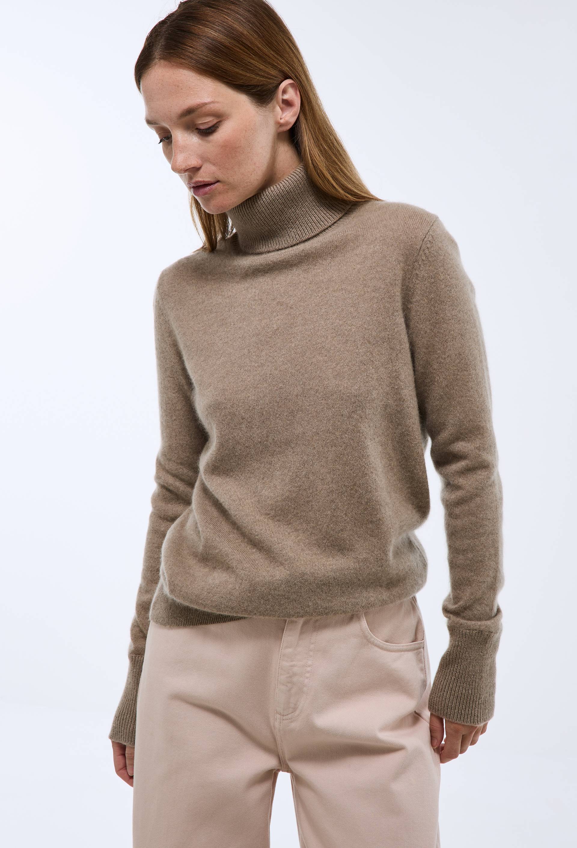 Pull uni col roul&eacute; en 100% cachemire, Beige, swatch image