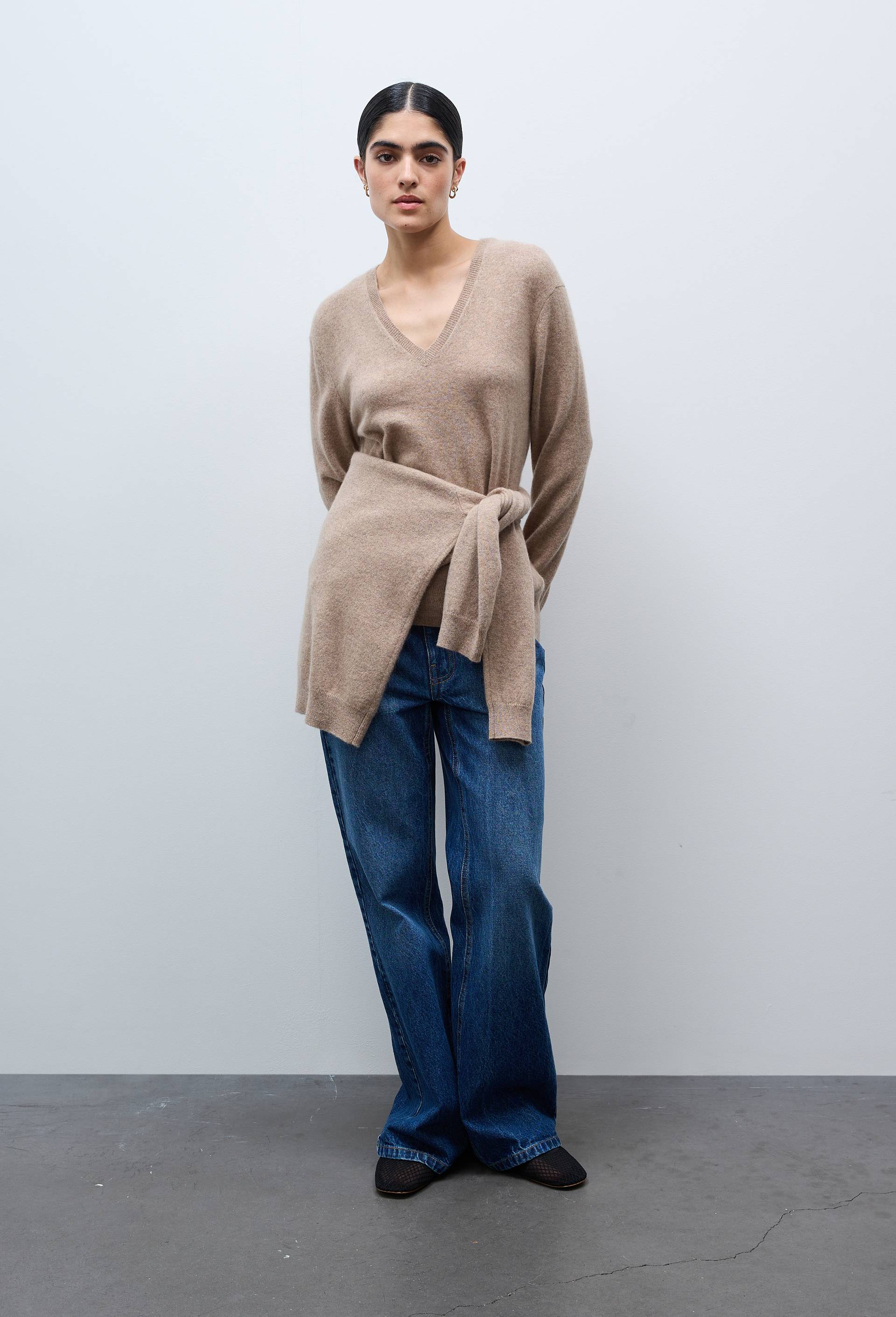Pull uni col V en 100% cachemire, Beige, large image number 1.0