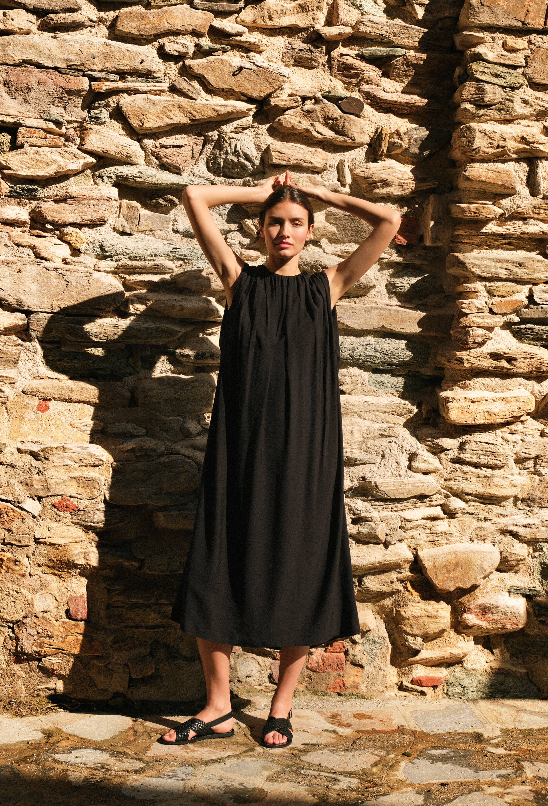 Robe longue sans manches unie, Noir, large image number 0