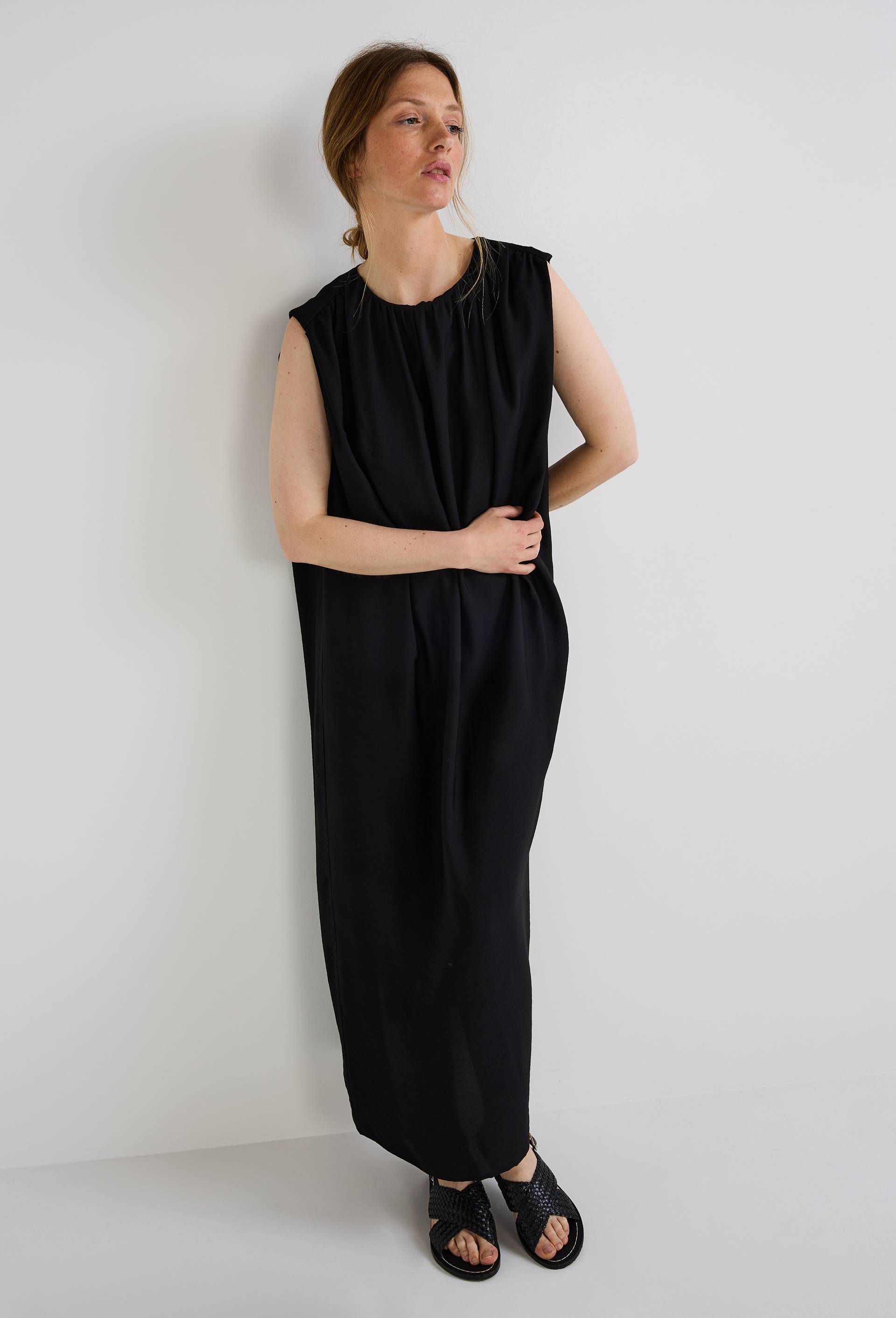 Robe longue sans manches unie, Noir, large image number 1