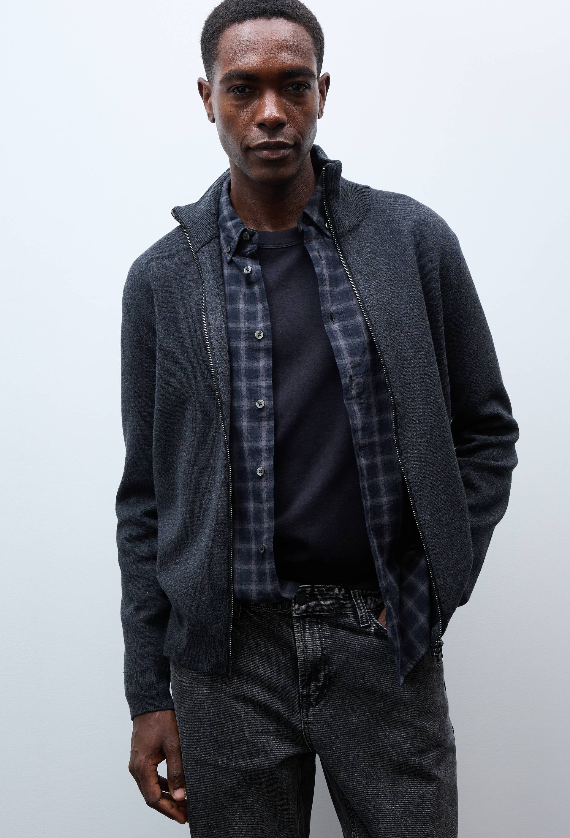 Gilet col montant zipp&eacute; en m&eacute;lange coton et cachemire, Gris fonc&eacute;, swatch image