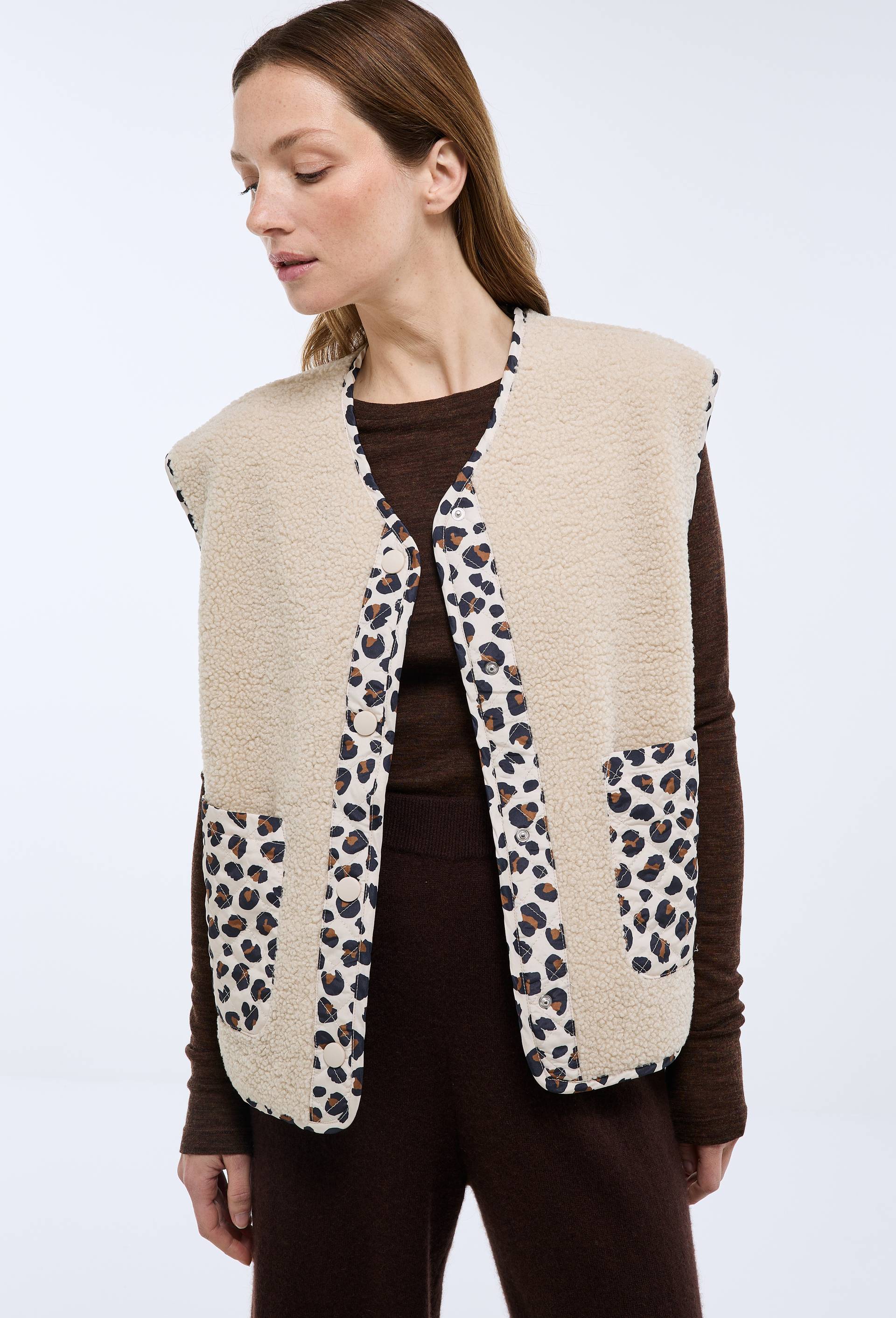 Veste sans manche en sherpa imprim&eacute;e l&eacute;opard, Ecru, large image number 0.0