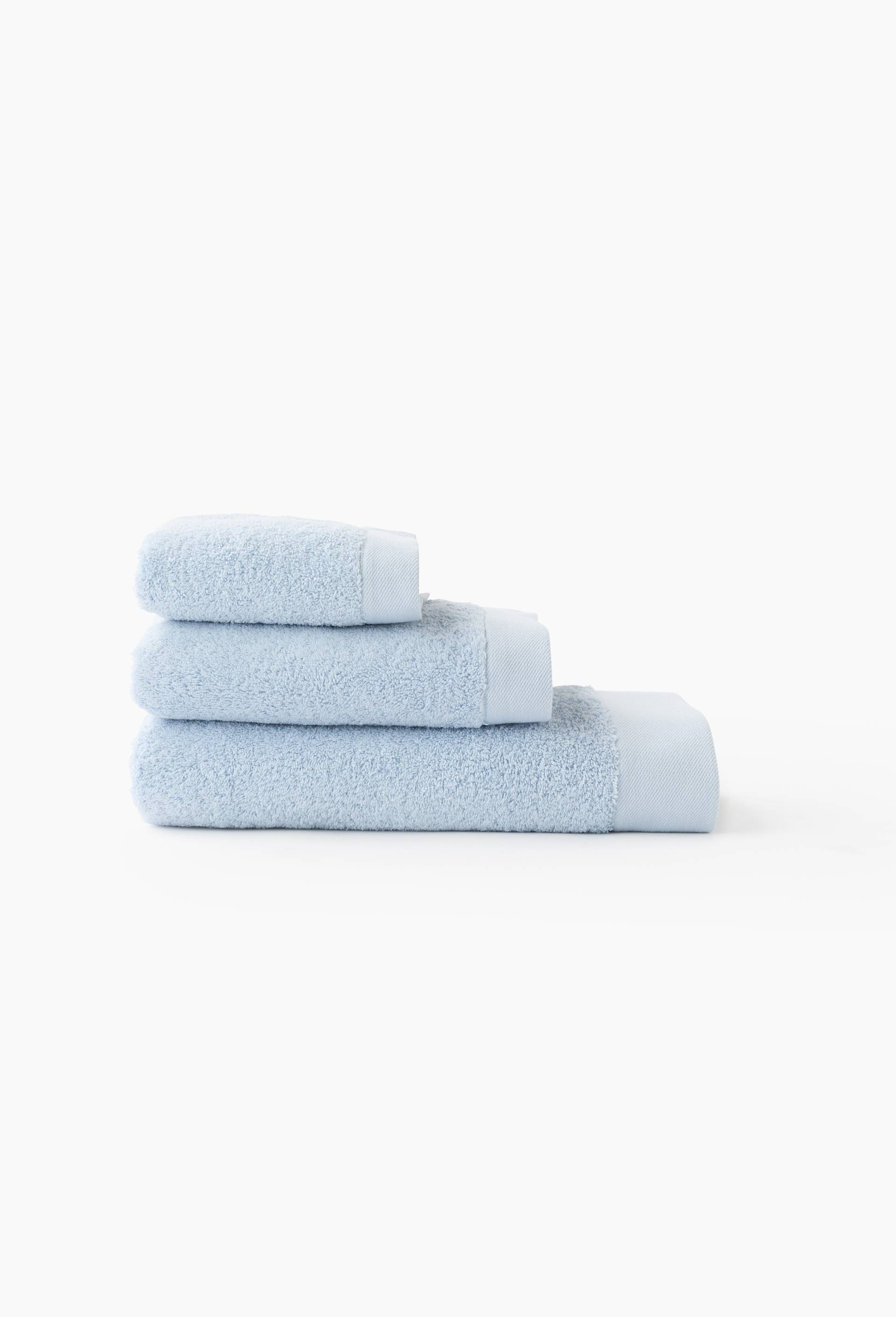 Serviette de bain unie, en coton BIO GOTS, Bleu clair, large image number 0
