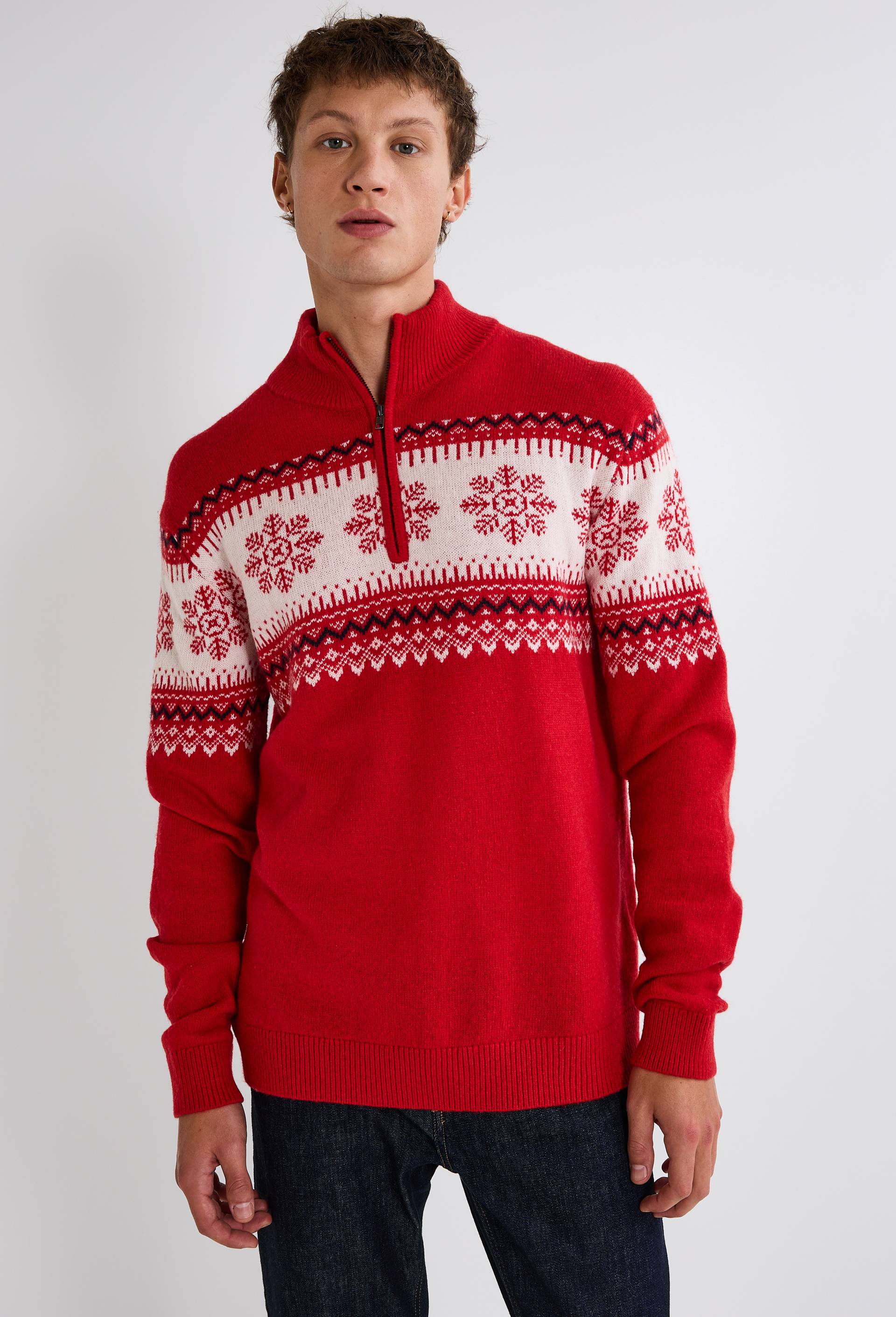 Pull col camionneur jacquard de no&euml;l contenant de la laine, Rouge, large image number 0