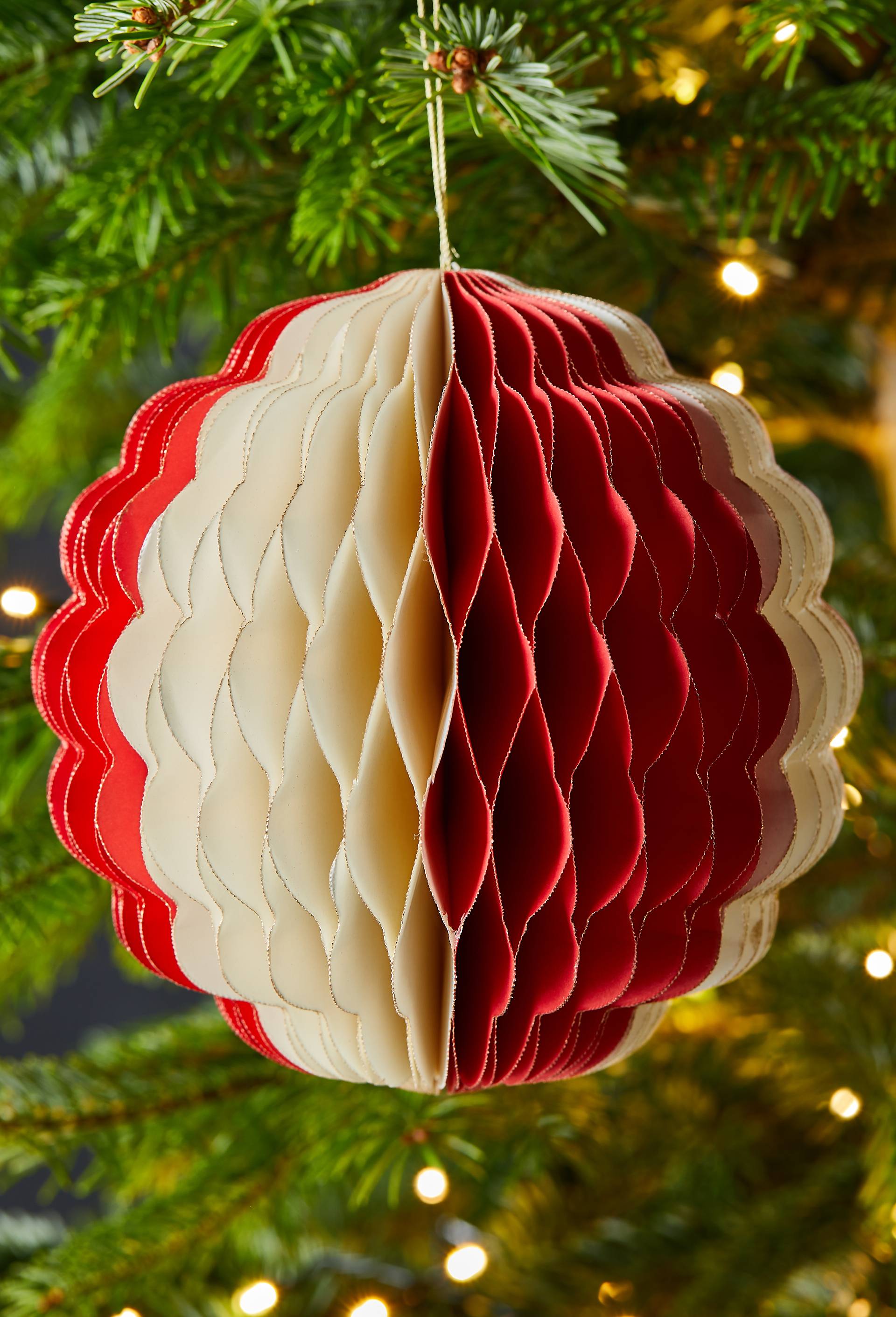 Maxi boule ondul&eacute;e en papier, Rouge, large image number 1