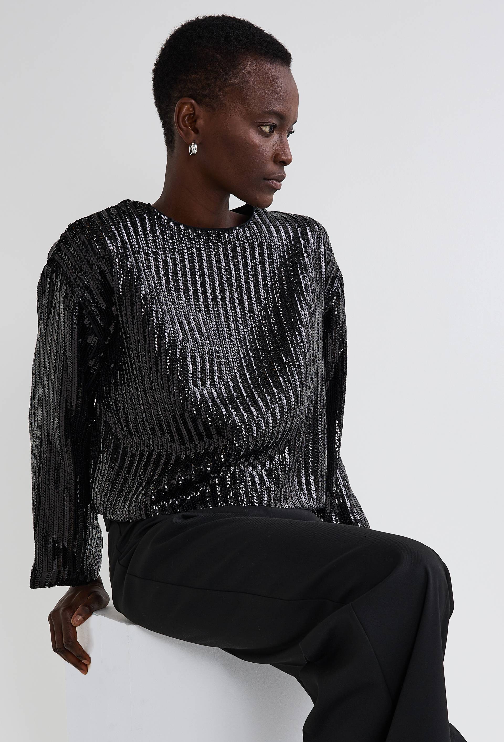 Top &agrave; sequins manches longues contenant du polyester recycl&eacute;, Noir, large image number 0