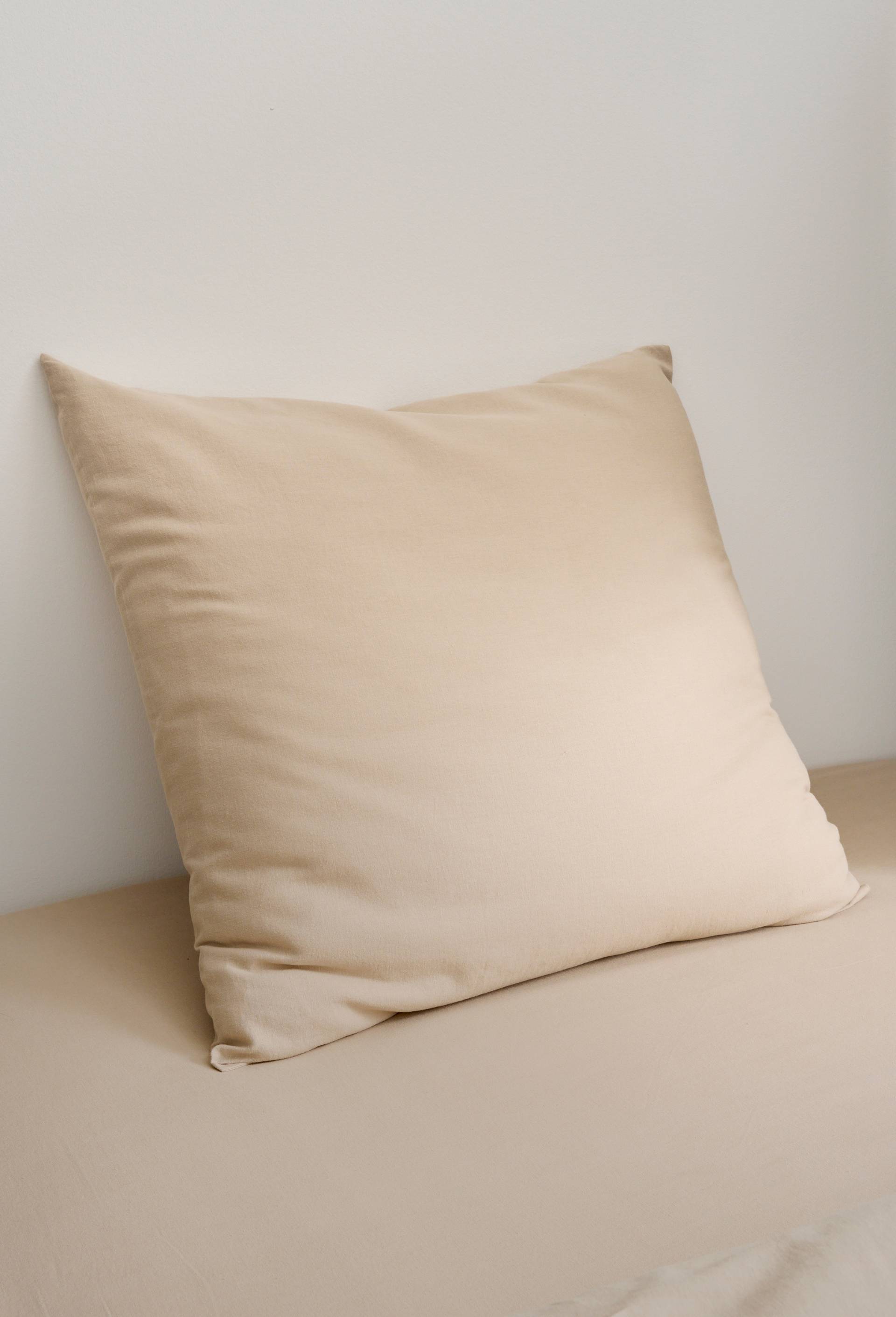 Taie d'oreiller carr&eacute;e unie, 63x63cm, 52% coton bio et 48% lin, Beige clair, large image number 0.0