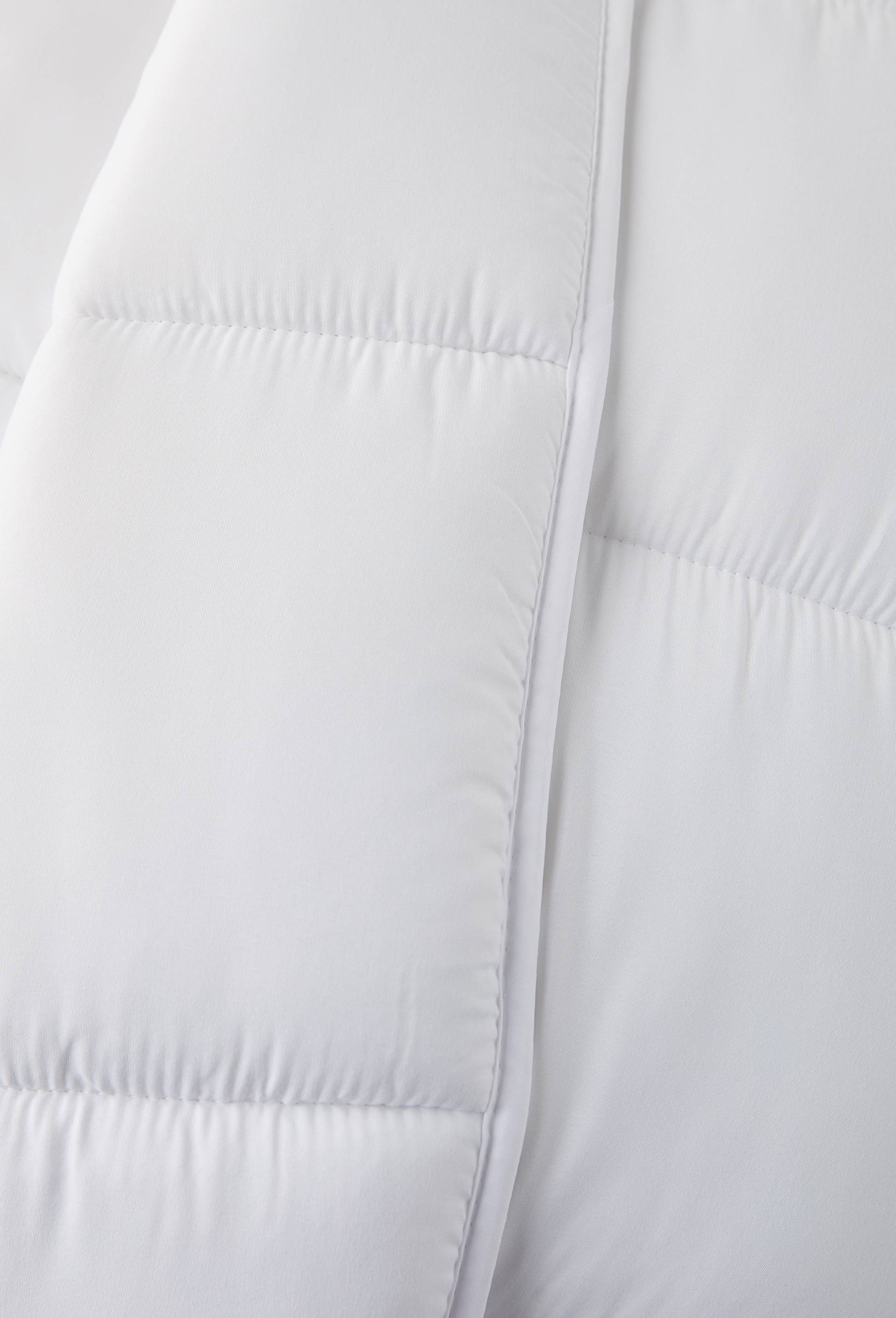 Couette microfibre 400g, , enveloppe 100% polyester et garnissage 100% polyester silicon&eacute;, Blanc, large image number 1.0