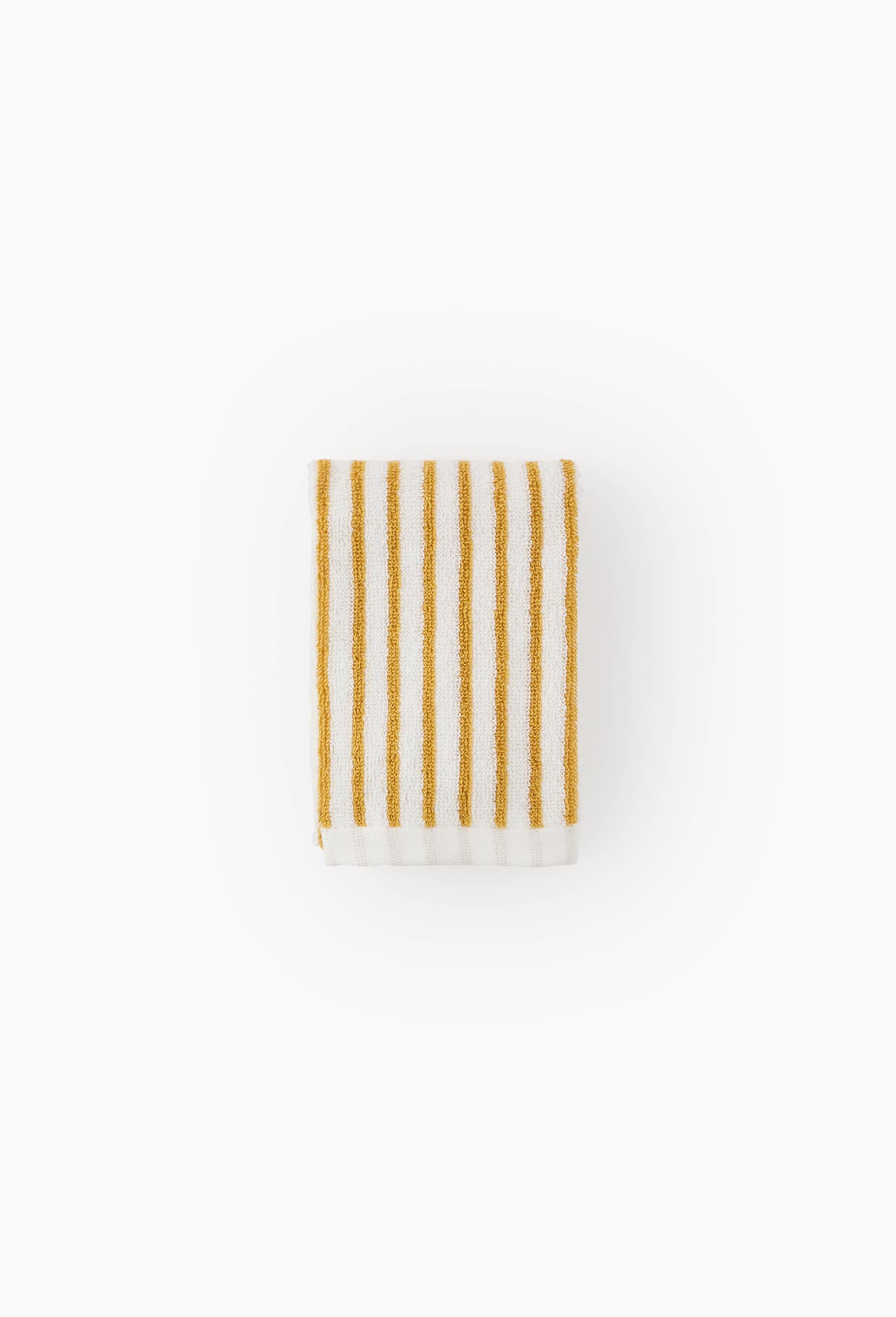Serviette de bain ray&eacute;e, en coton BIO GOTS, Jaune clair, large image number 0