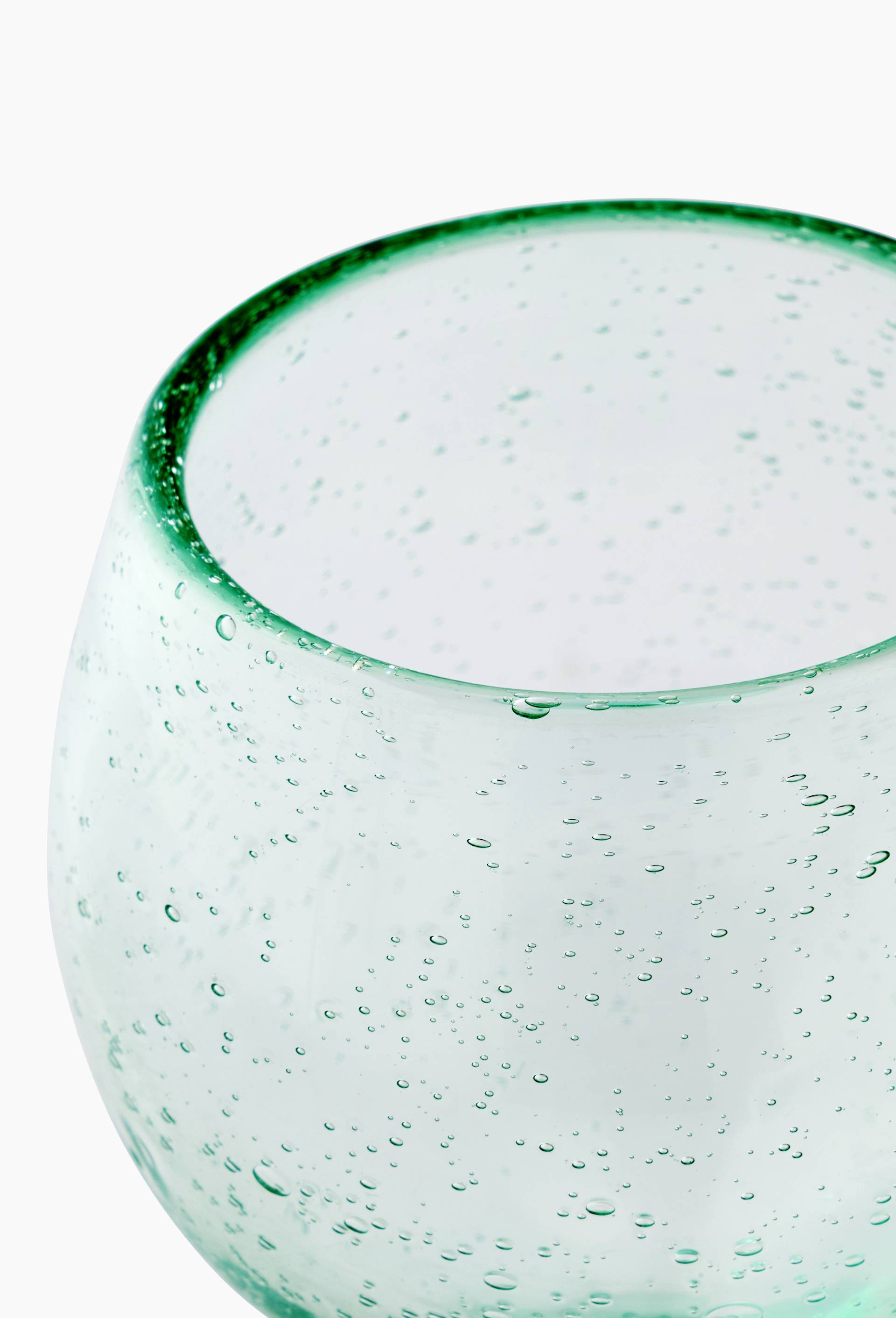 Verre &agrave; pied finition bull&eacute;e, 40cl, Vert clair, large image number 1