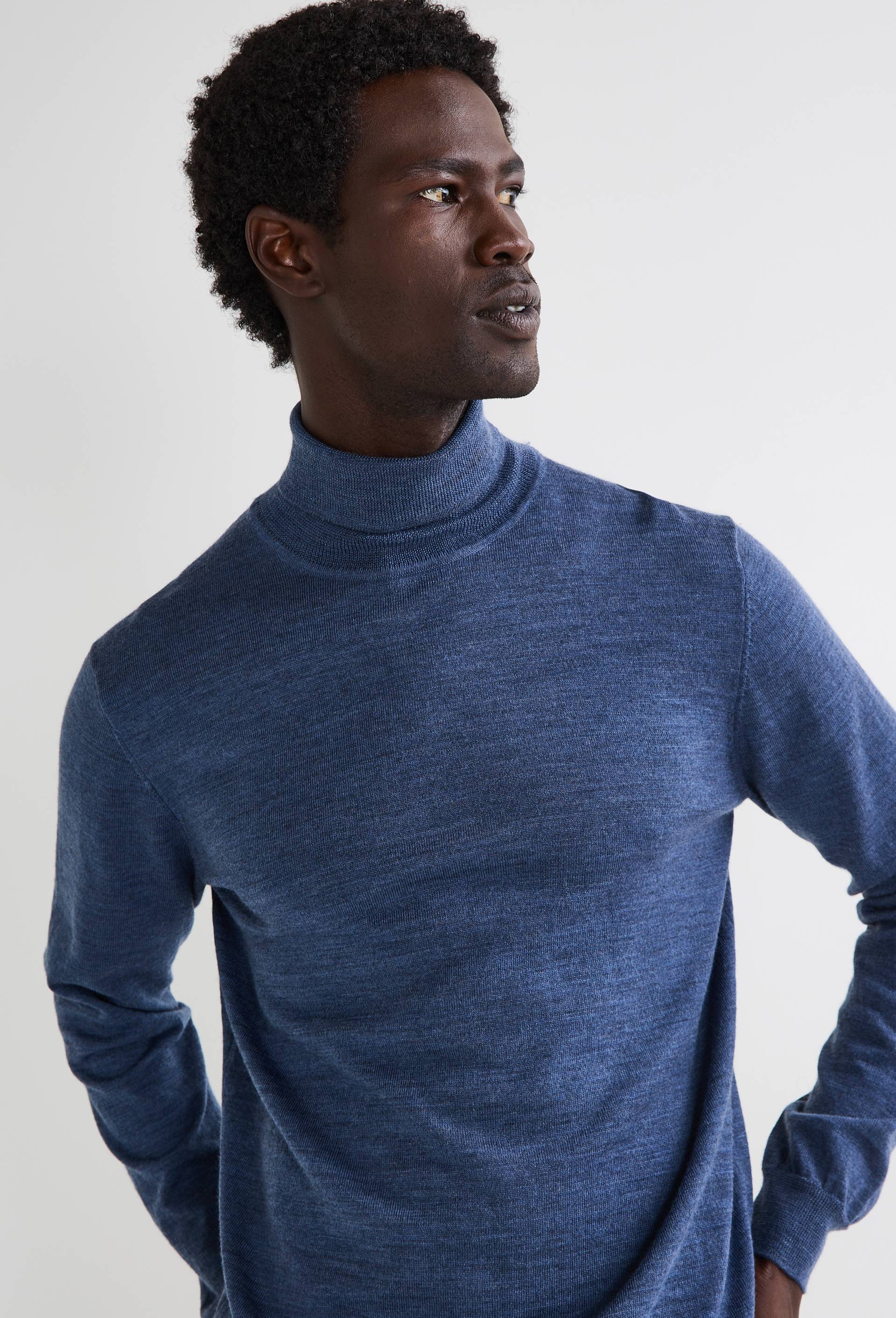Pull col roulé en laine mérinos, Bleu foncé, swatch image